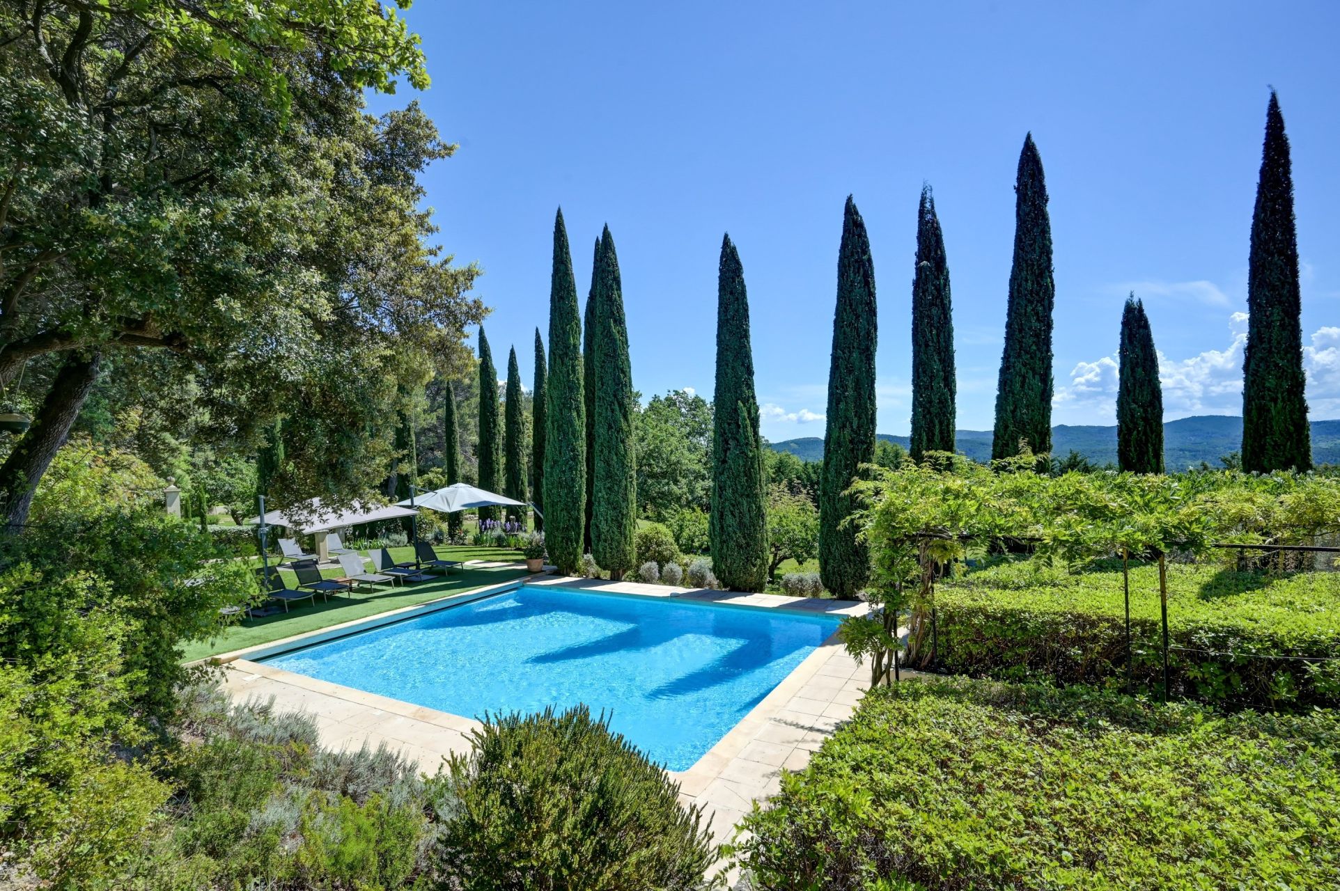 maison de luxe 10 Pièces en vente sur ROGNES (13840)