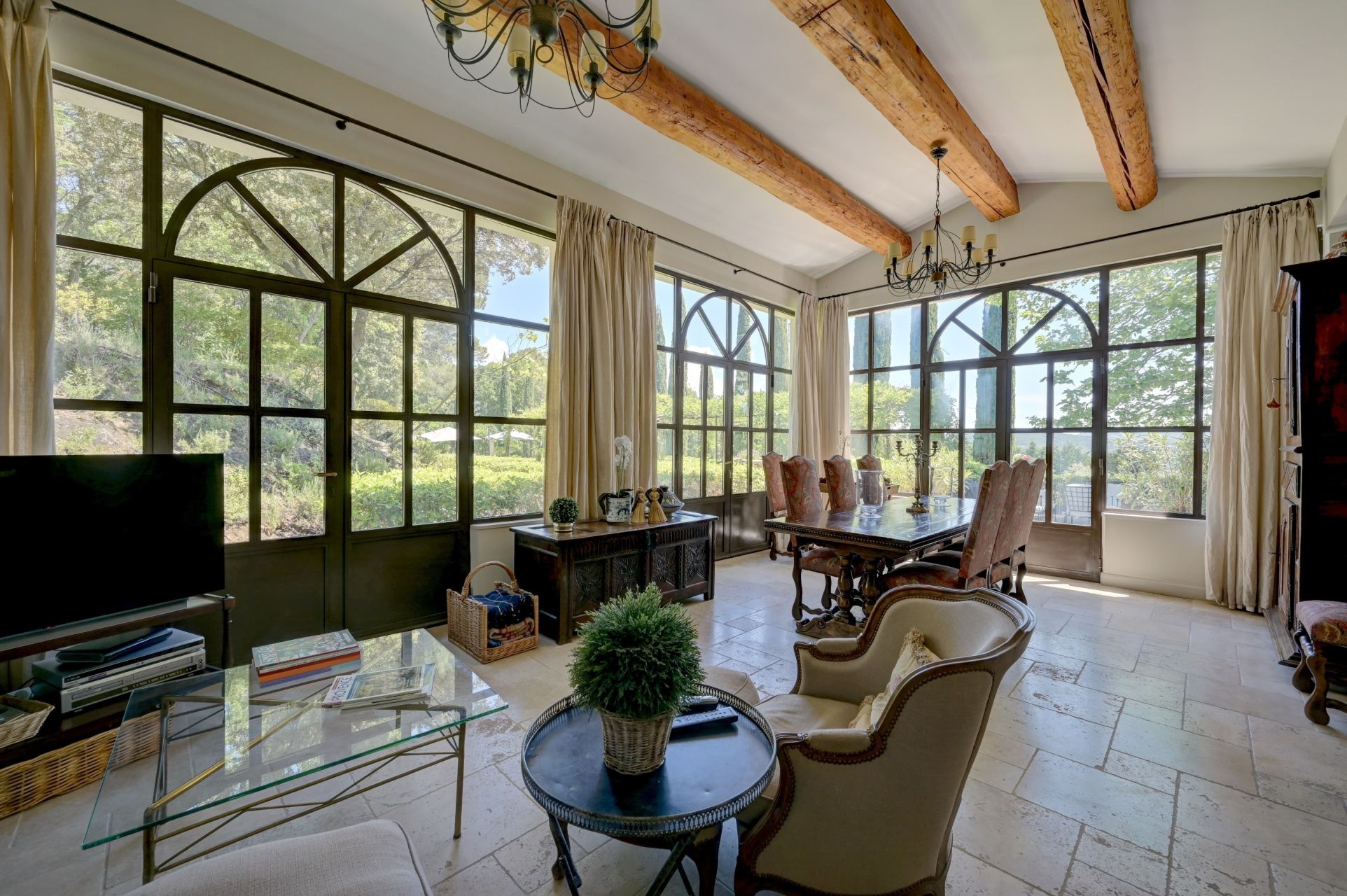 maison de luxe 10 Pièces en vente sur ROGNES (13840)