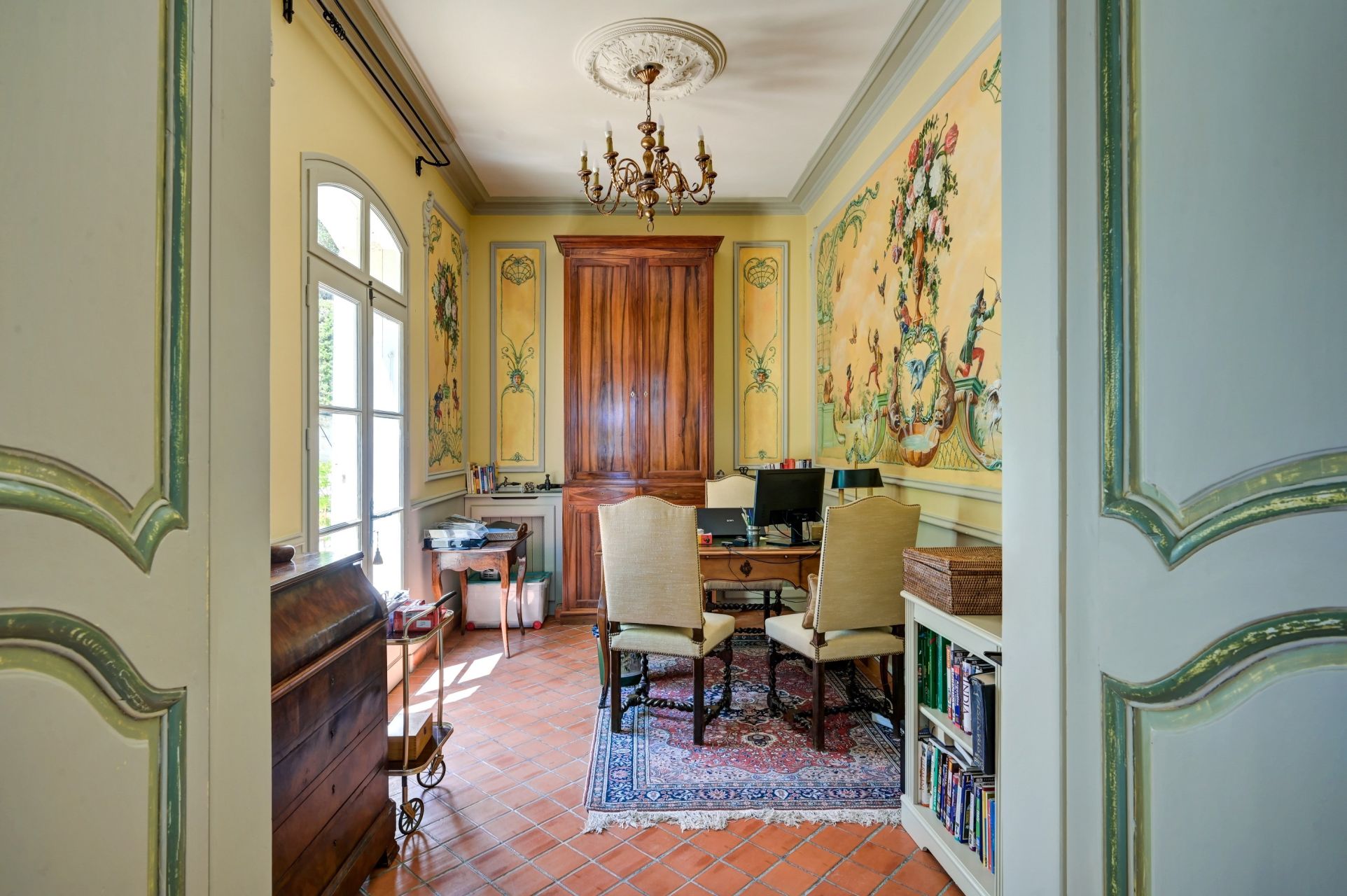 maison de luxe 10 Pièces en vente sur ROGNES (13840)