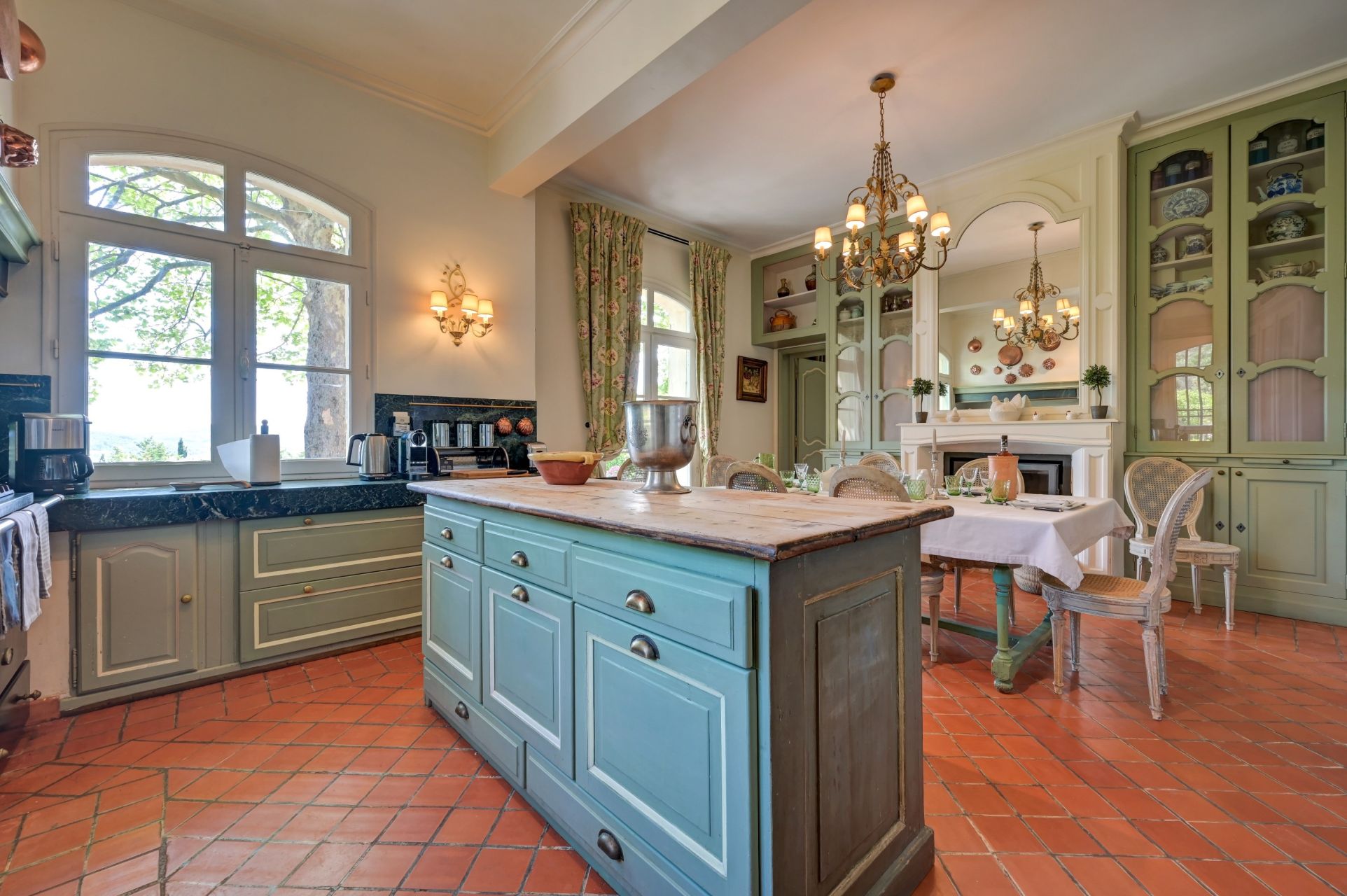 maison de luxe 10 Pièces en vente sur ROGNES (13840)