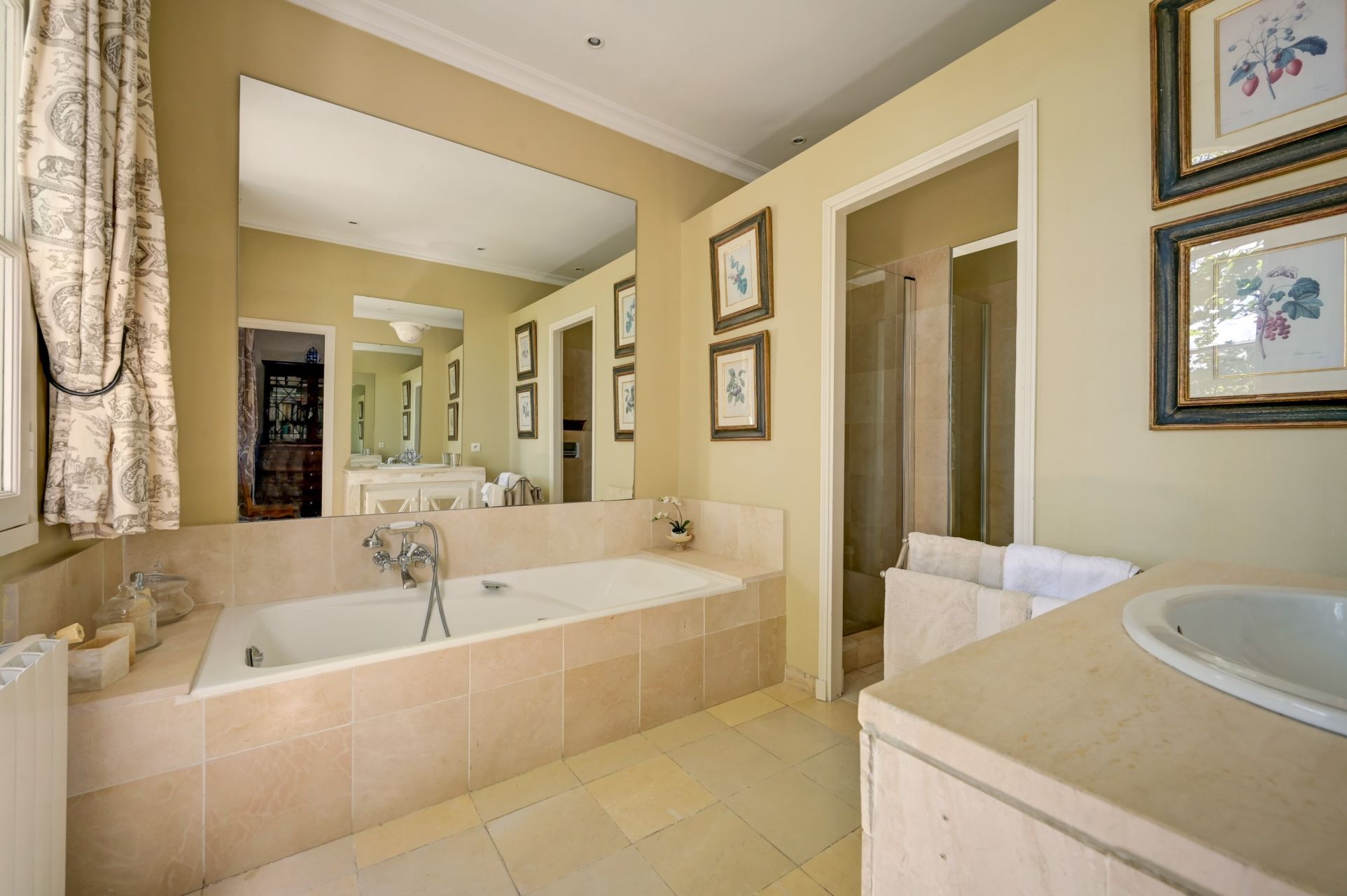 maison de luxe 10 Pièces en vente sur ROGNES (13840)