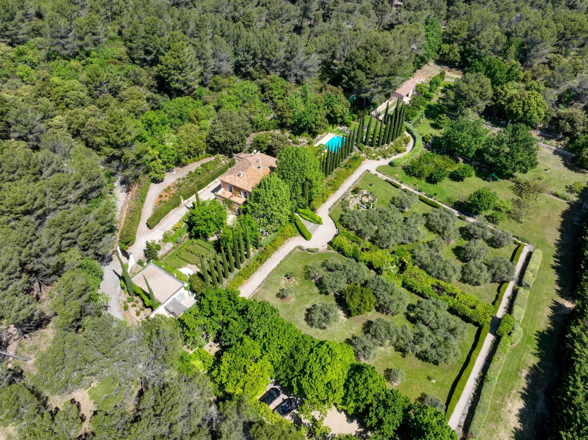 maison de luxe 10 Pièces en vente sur ROGNES (13840)