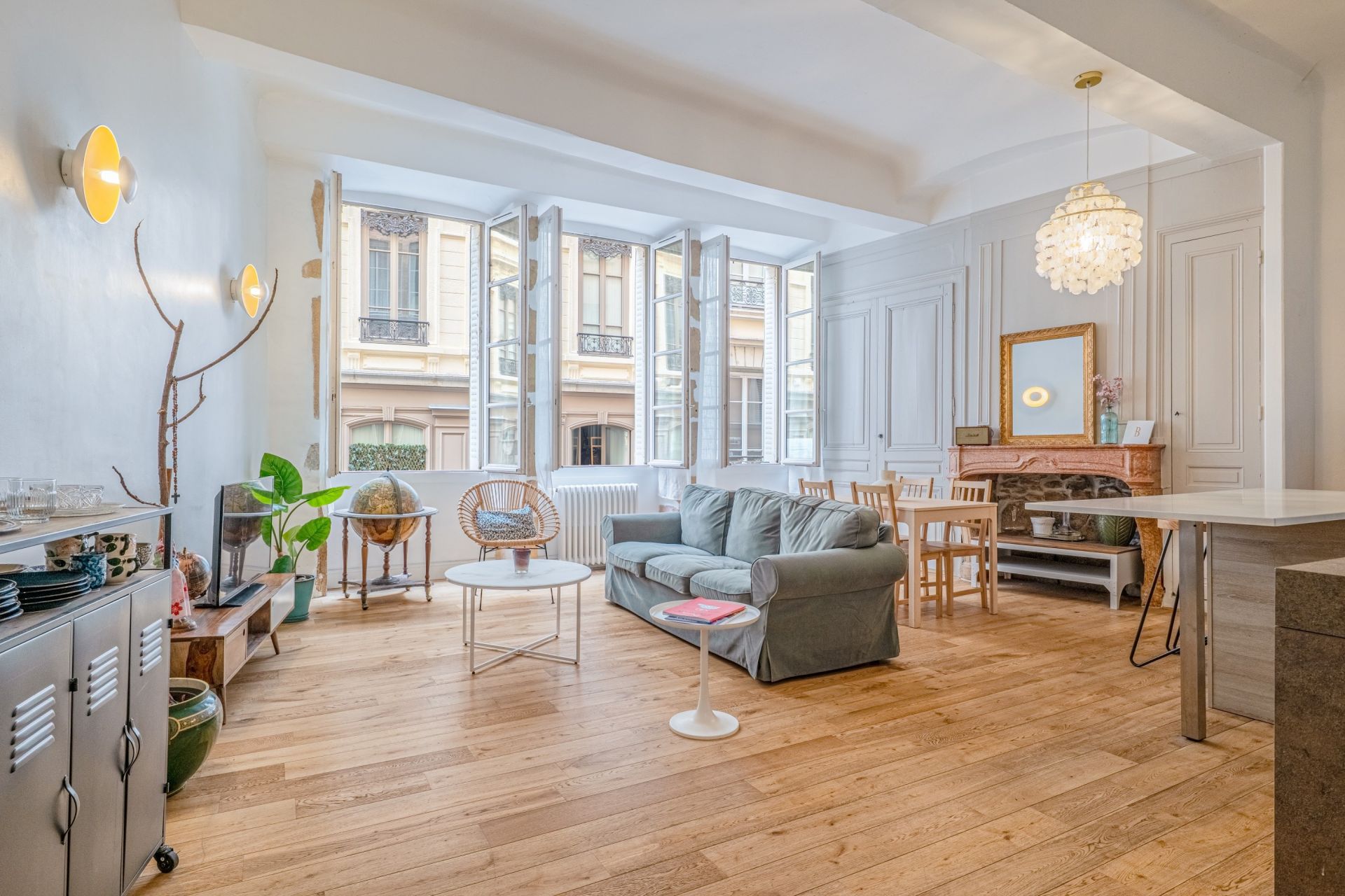 luxury apartment 3 Rooms for sale on LYON (69001)
