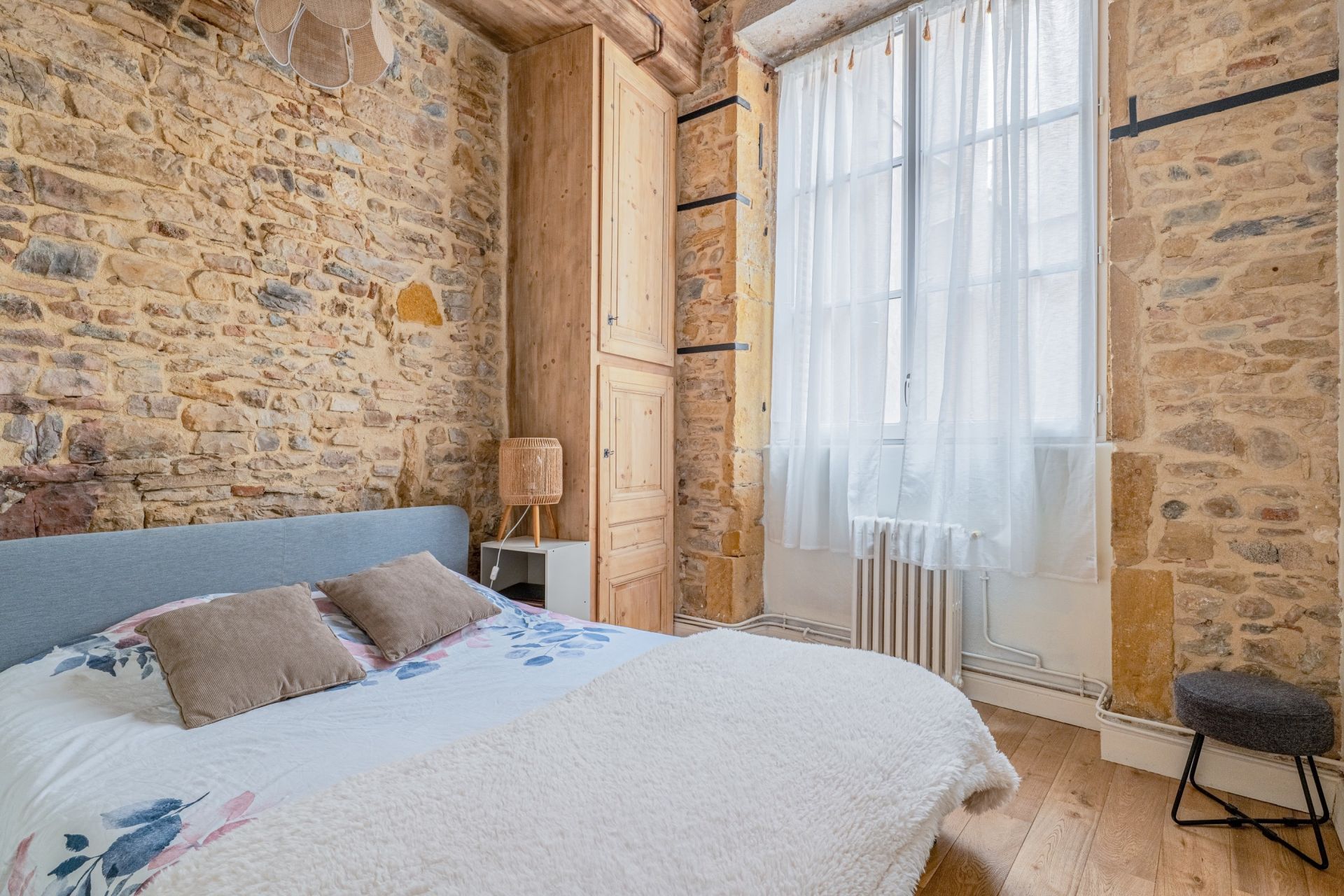 luxury apartment 3 Rooms for sale on LYON (69001)