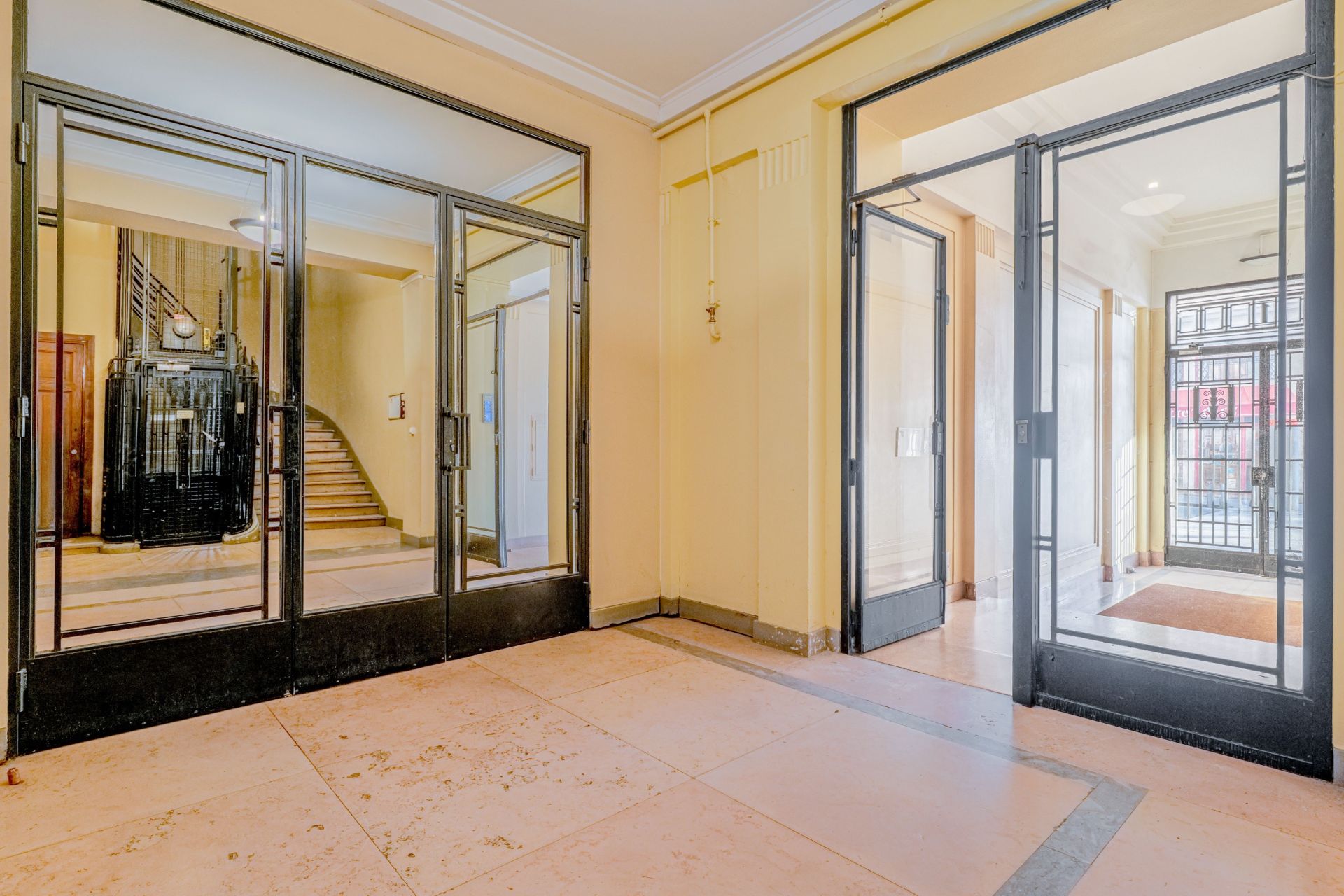 luxury apartment 2 Rooms for sale on LYON (69001)
