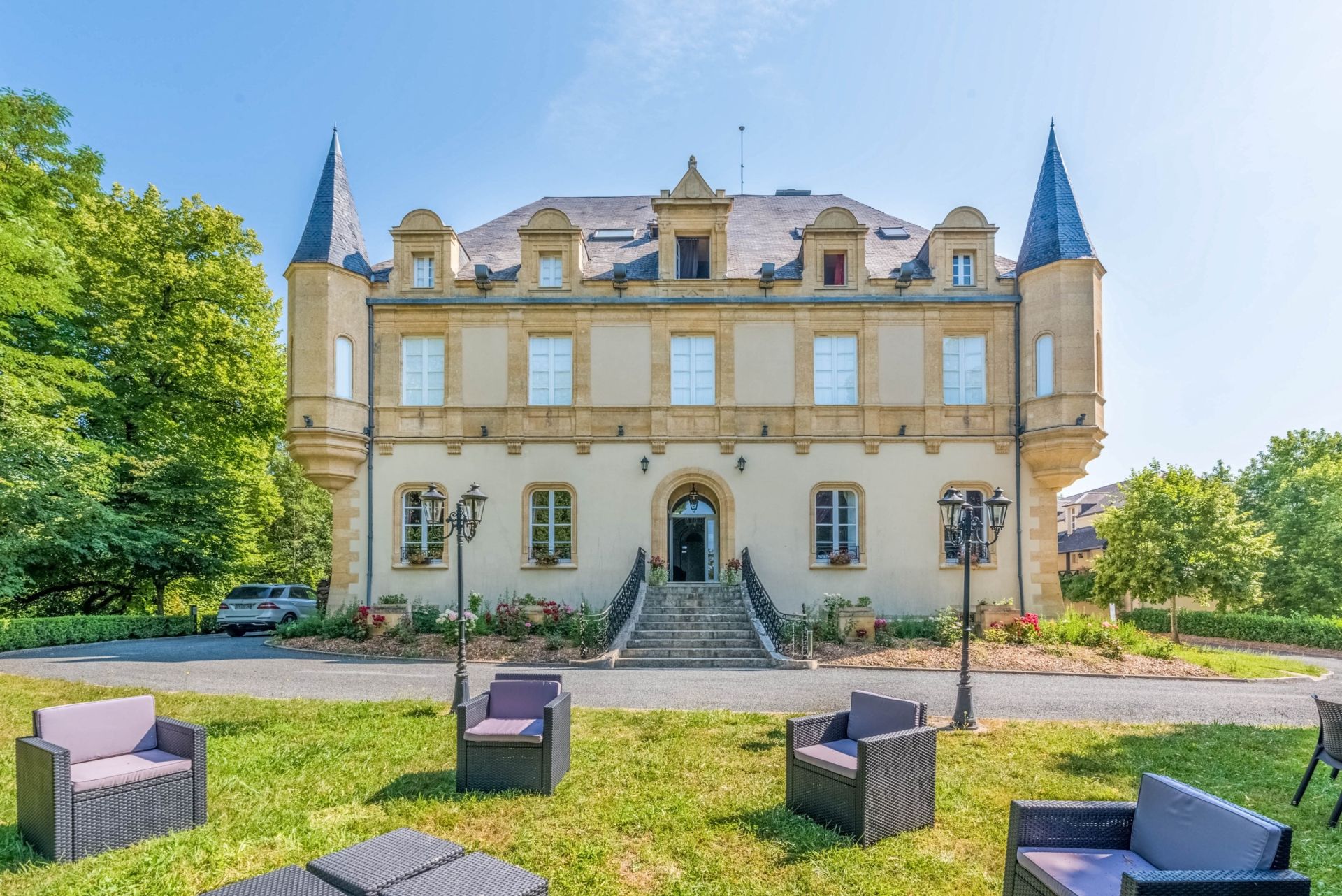 château 48 Pièces en vente sur MONTIGNAC LASCAUX (24290)