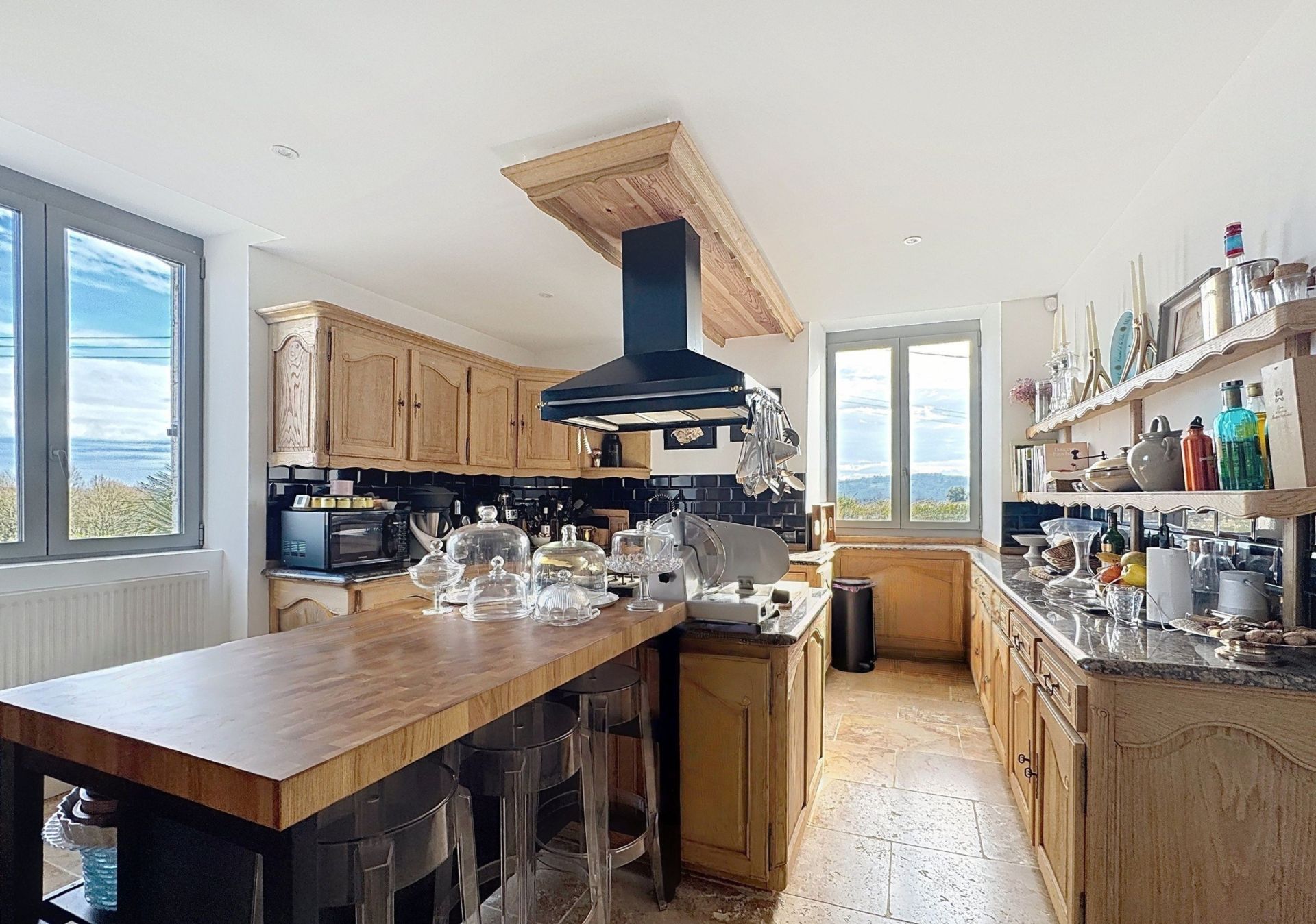 luxury house 11 Rooms for sale on GUICHE (64520)
