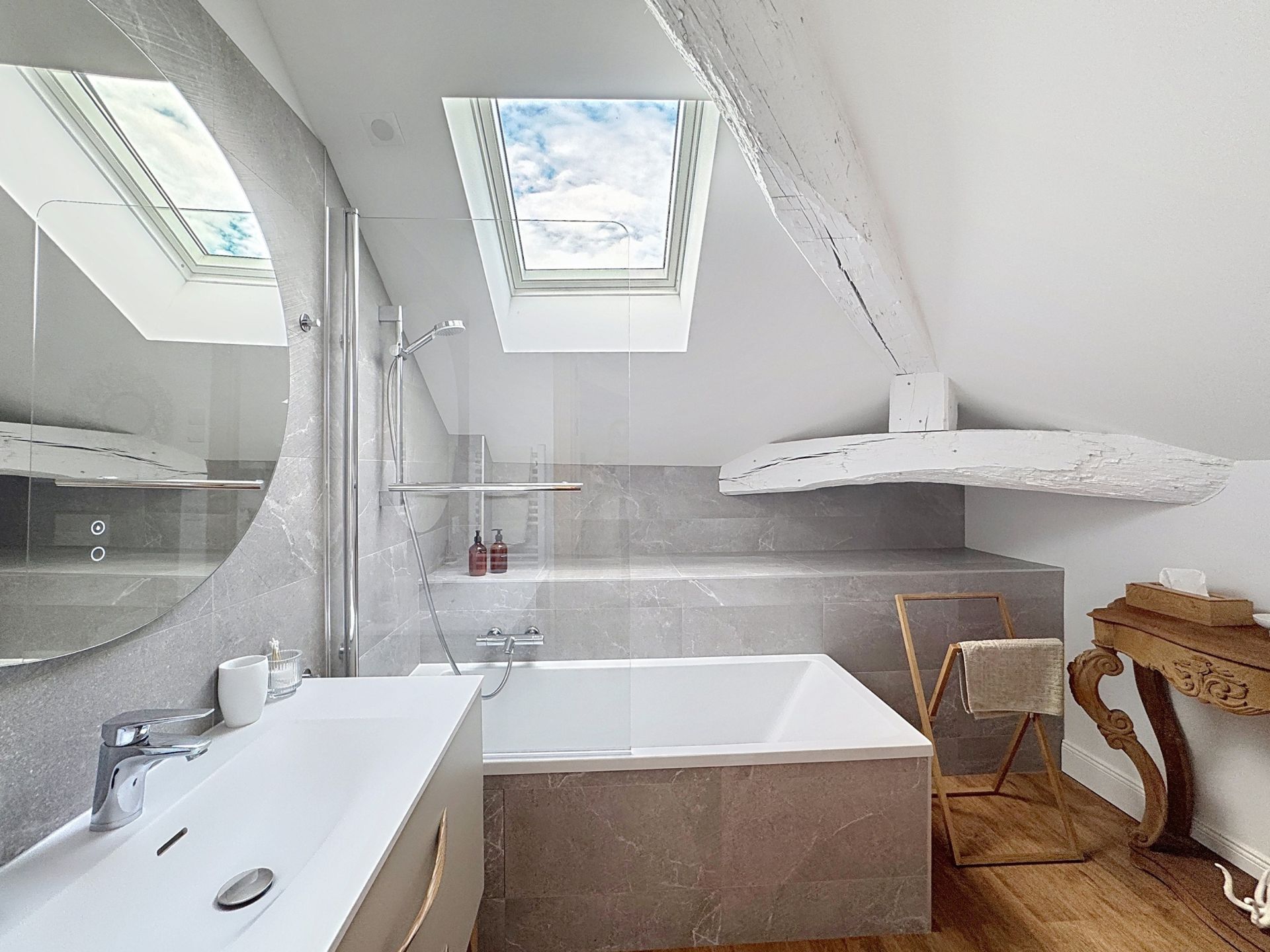 luxury house 11 Rooms for sale on GUICHE (64520)