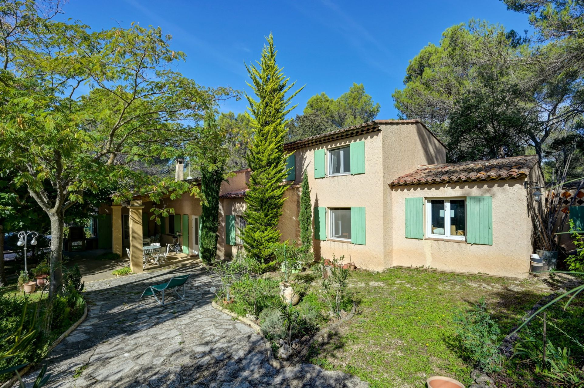 luxury house 5 Rooms for sale on AIX EN PROVENCE (13100)