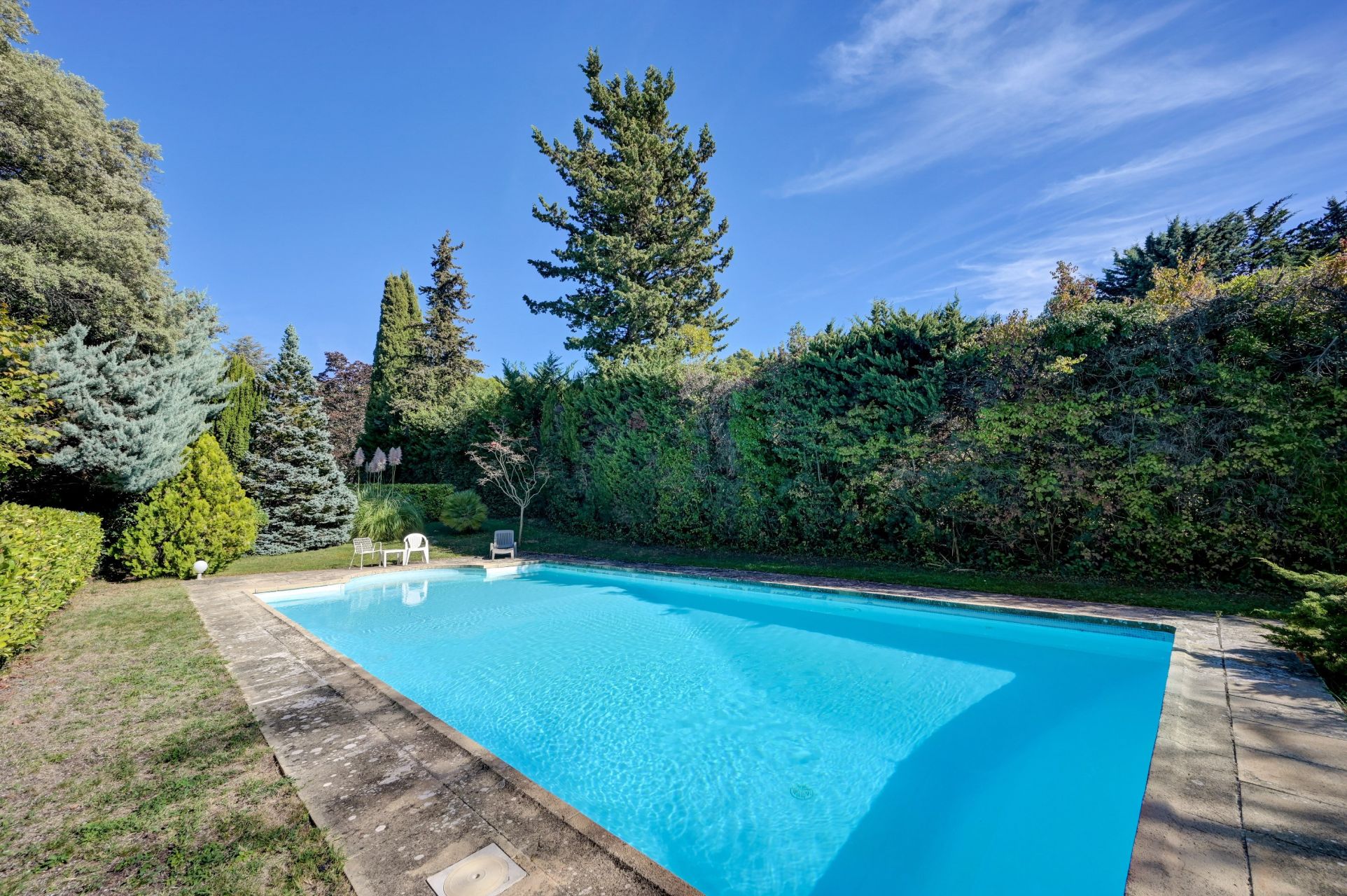 luxury house 5 Rooms for sale on AIX EN PROVENCE (13100)
