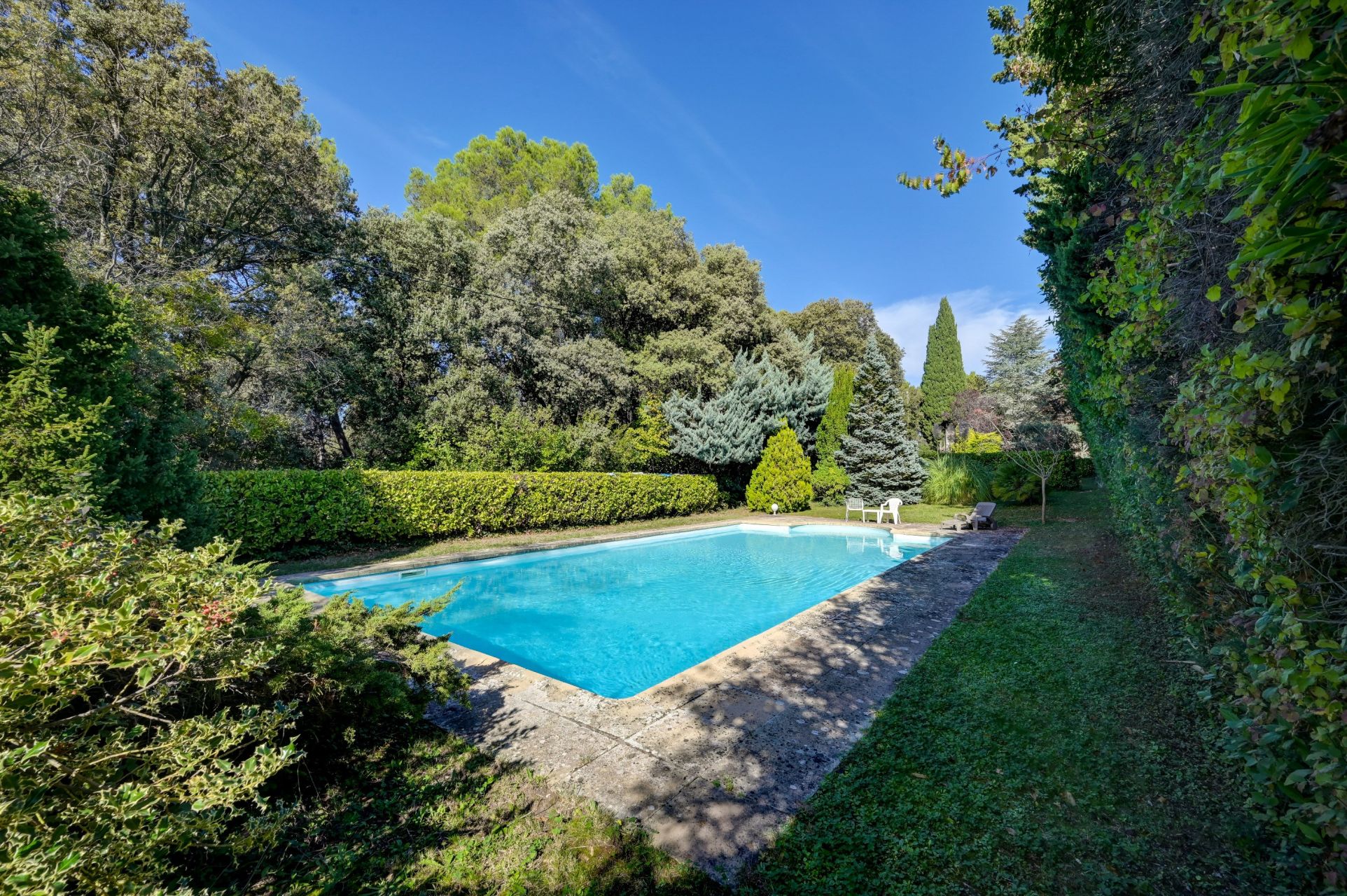luxury house 5 Rooms for sale on AIX EN PROVENCE (13100)