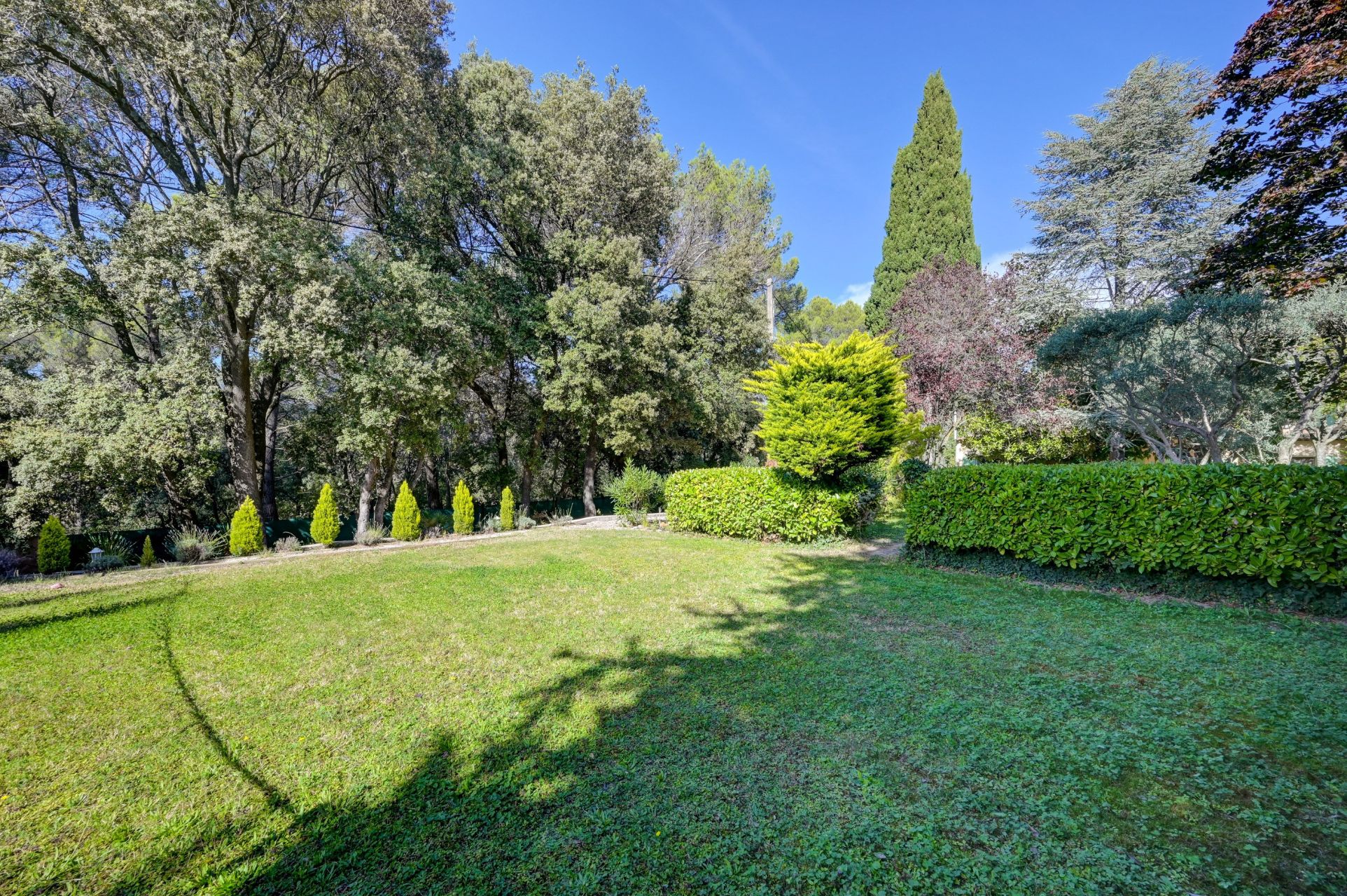 luxury house 5 Rooms for sale on AIX EN PROVENCE (13100)