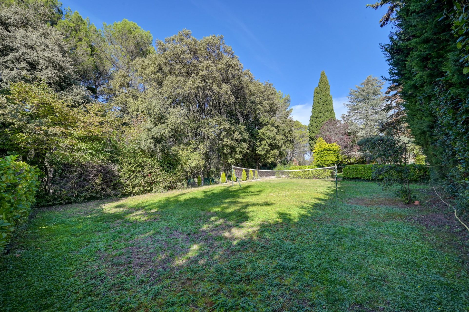 luxury house 5 Rooms for sale on AIX EN PROVENCE (13100)