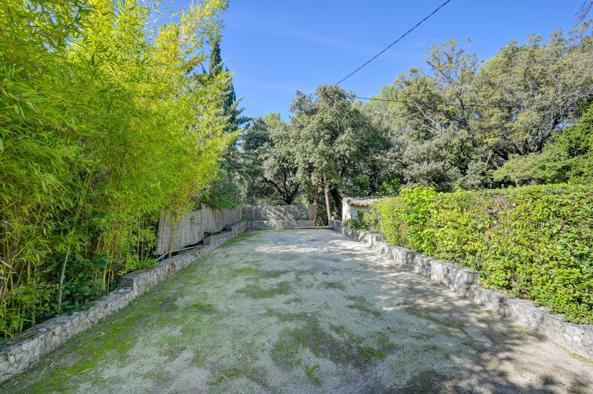 luxury house 5 Rooms for sale on AIX EN PROVENCE (13100)