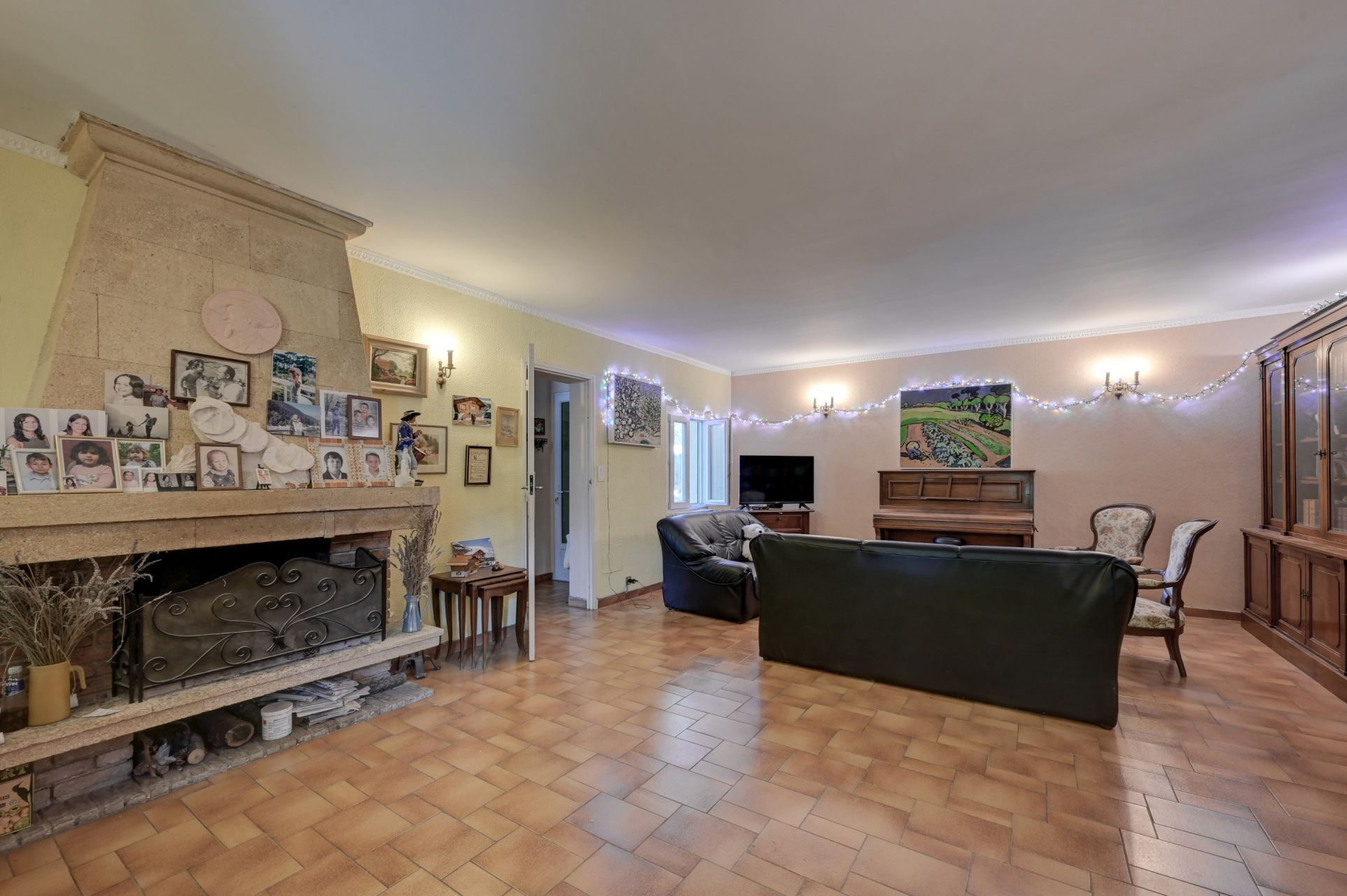 luxury house 5 Rooms for sale on AIX EN PROVENCE (13100)
