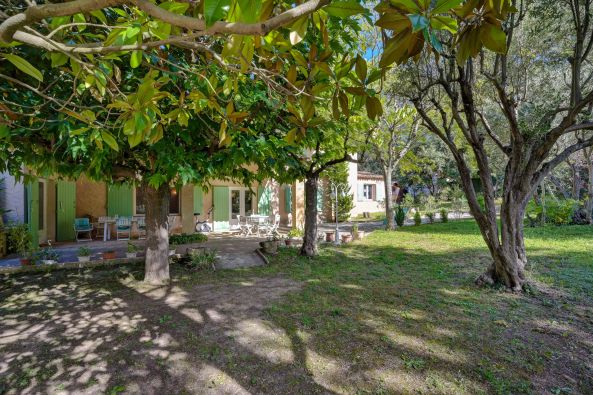 Sale Luxury house Aix-en-Provence 5&nbsp;Rooms 220&nbsp;m²