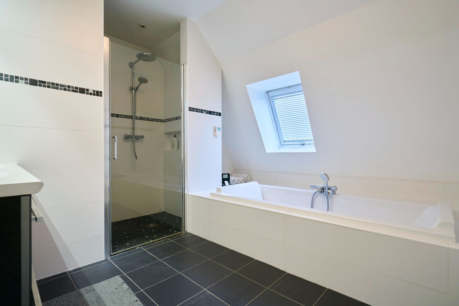 luxury apartment 5 Rooms for sale on LILLE (59800)