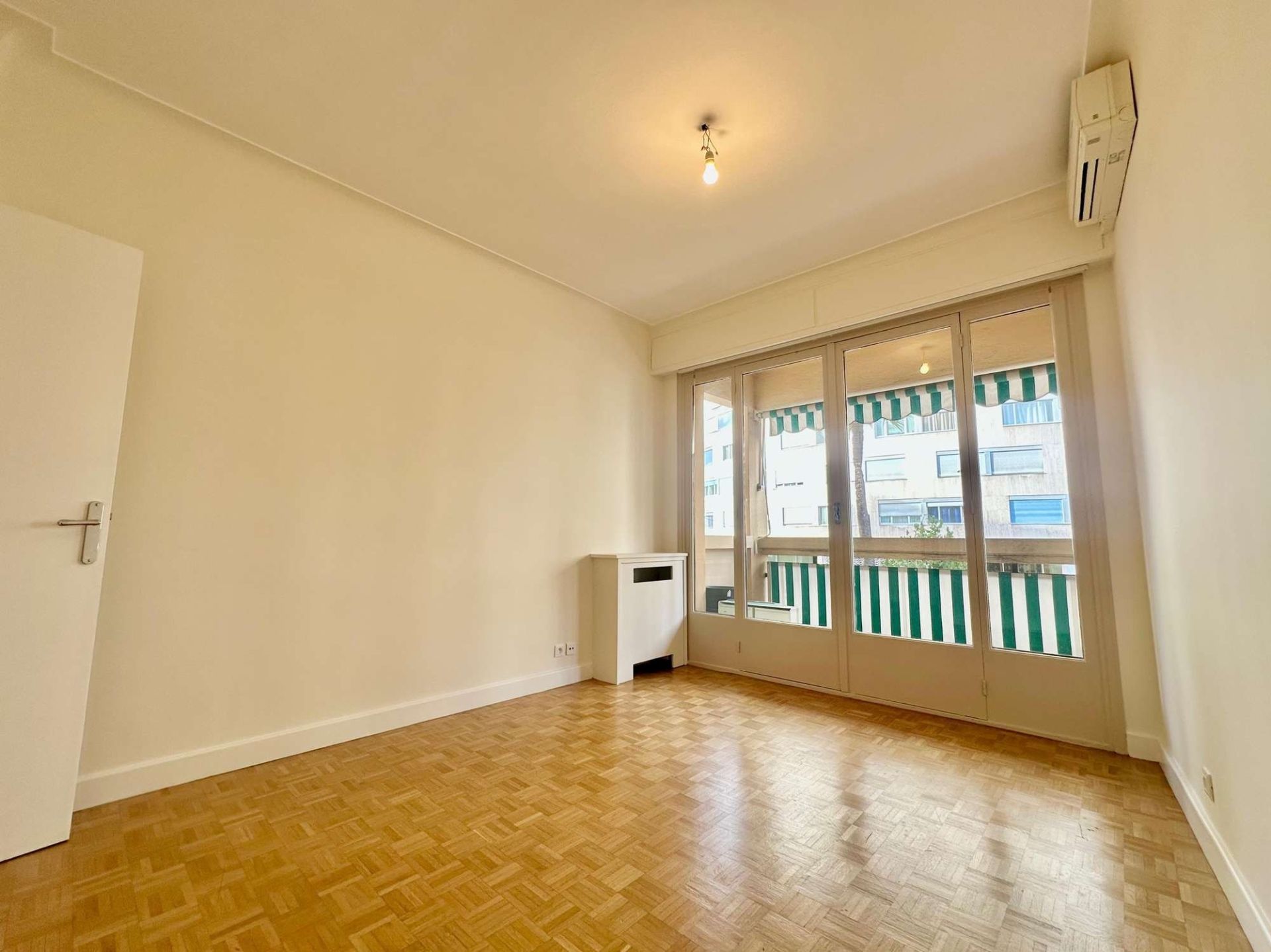 luxury apartment 3 Rooms for sale on MONACO (98000)