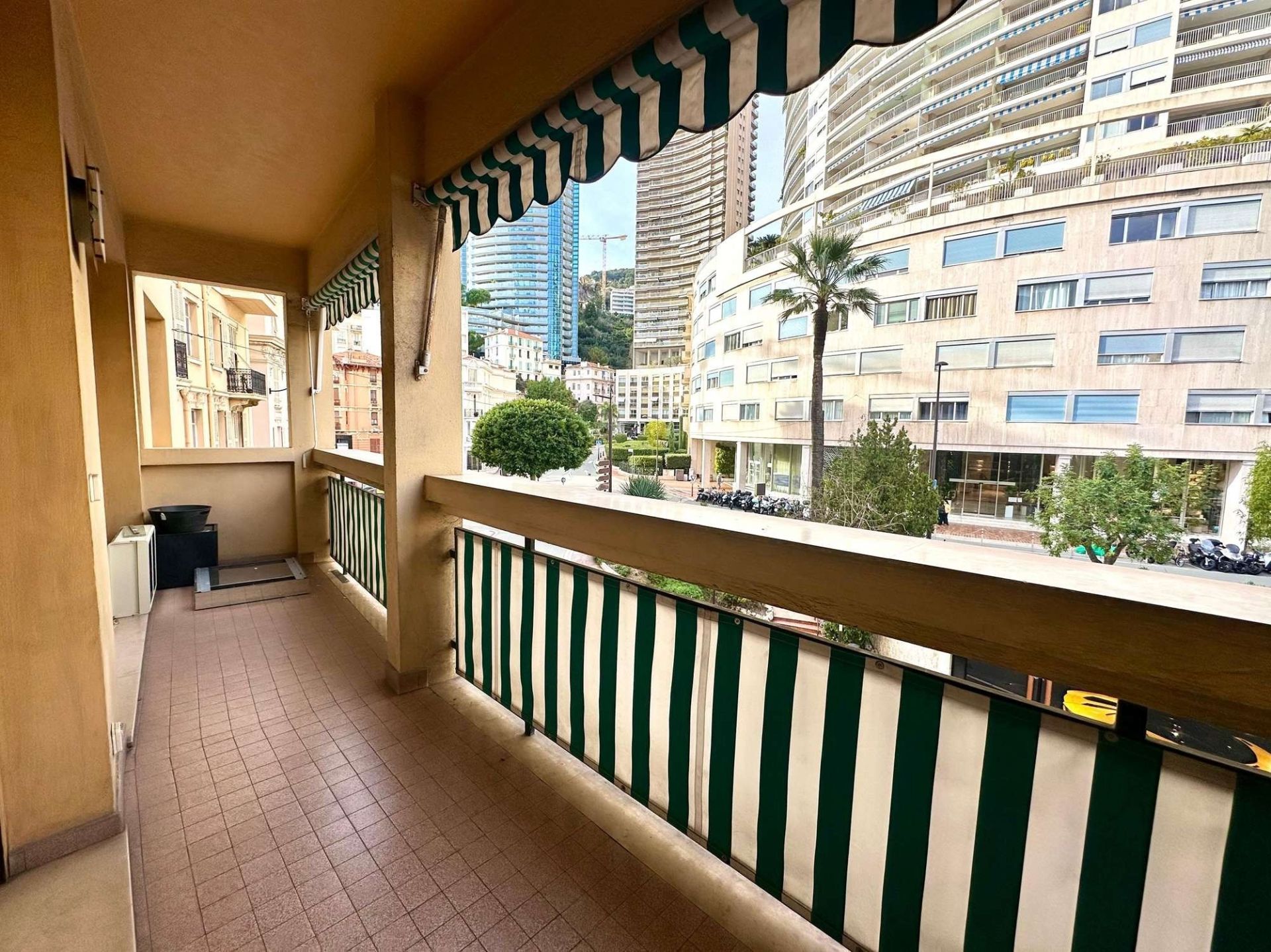 luxury apartment 3 Rooms for sale on MONACO (98000)