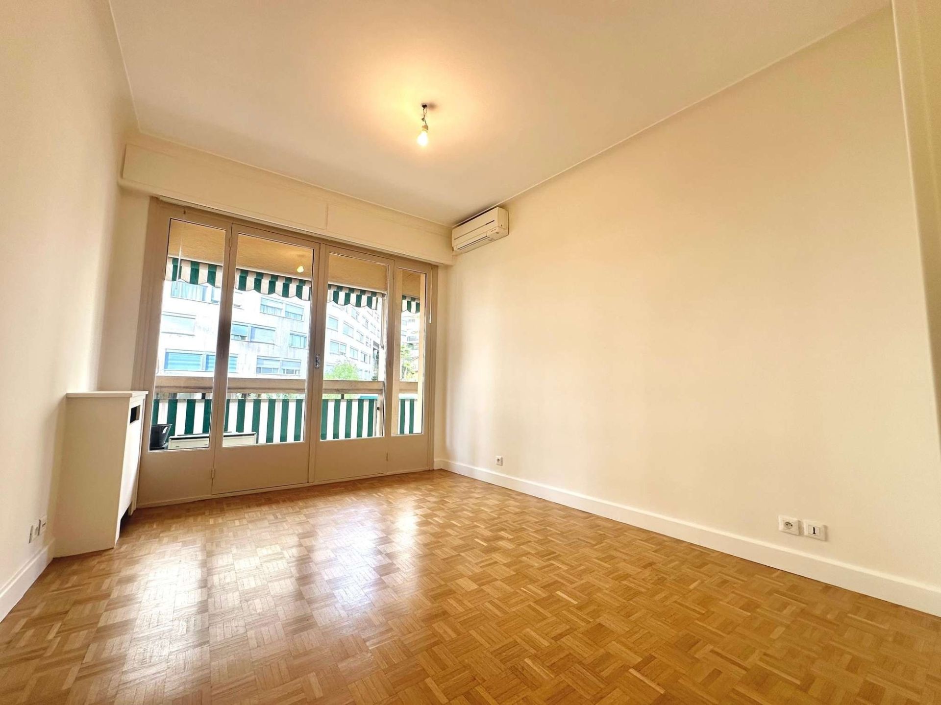 luxury apartment 3 Rooms for sale on MONACO (98000)