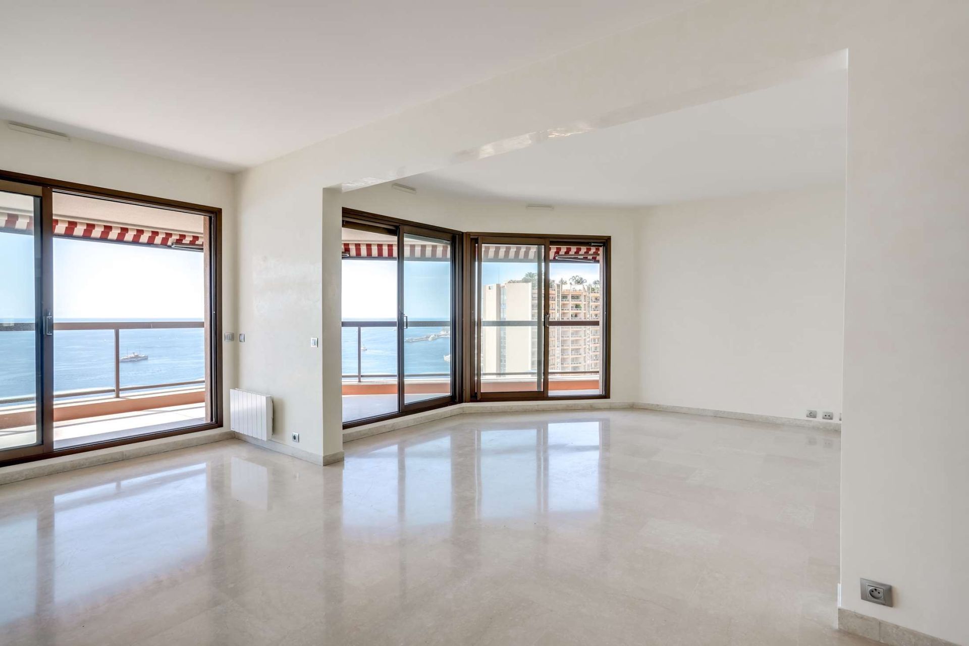 luxury apartment 4 Rooms for rent on MONACO (98000)