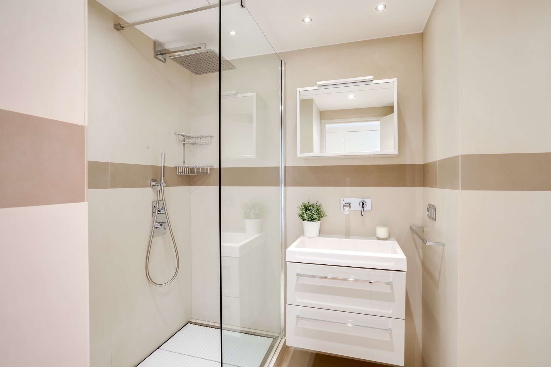 luxury apartment 4 Rooms for rent on MONACO (98000)