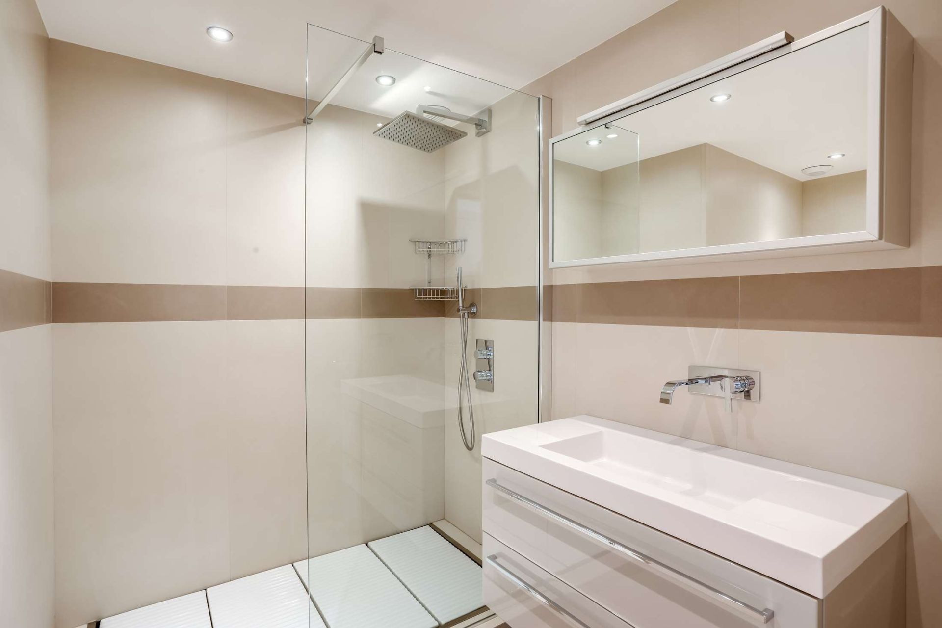 luxury apartment 4 Rooms for rent on MONACO (98000)