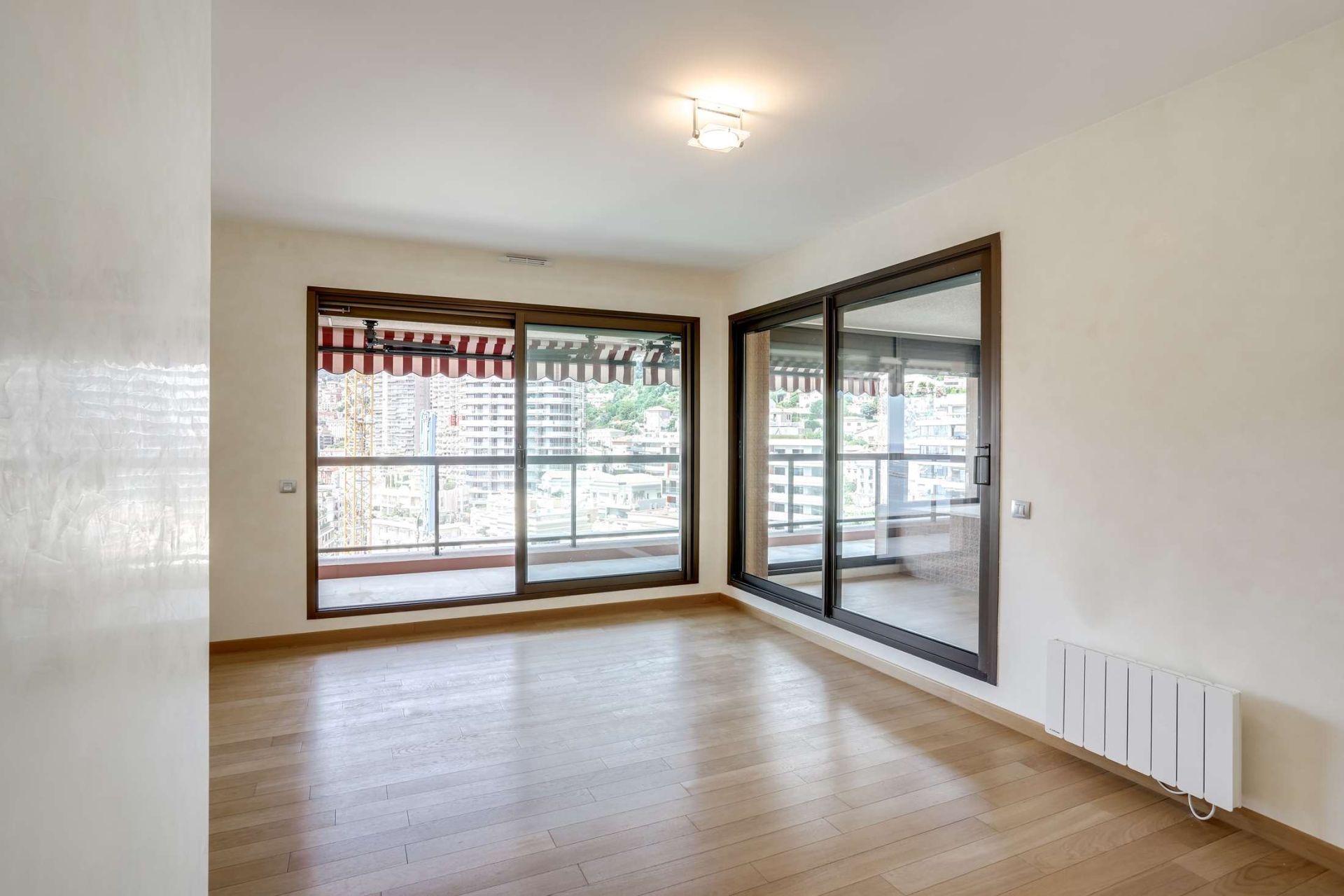 luxury apartment 4 Rooms for rent on MONACO (98000)