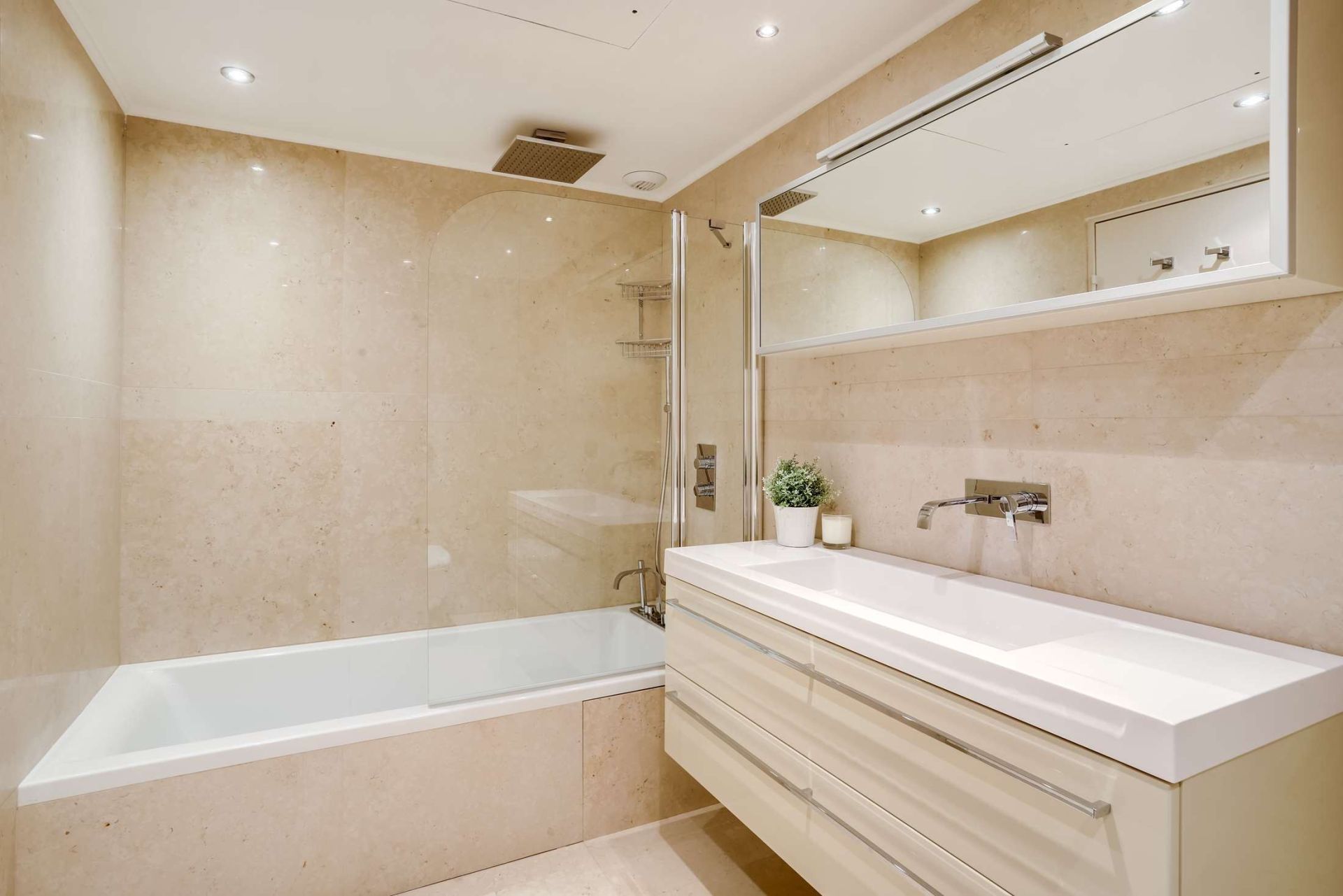 luxury apartment 4 Rooms for rent on MONACO (98000)