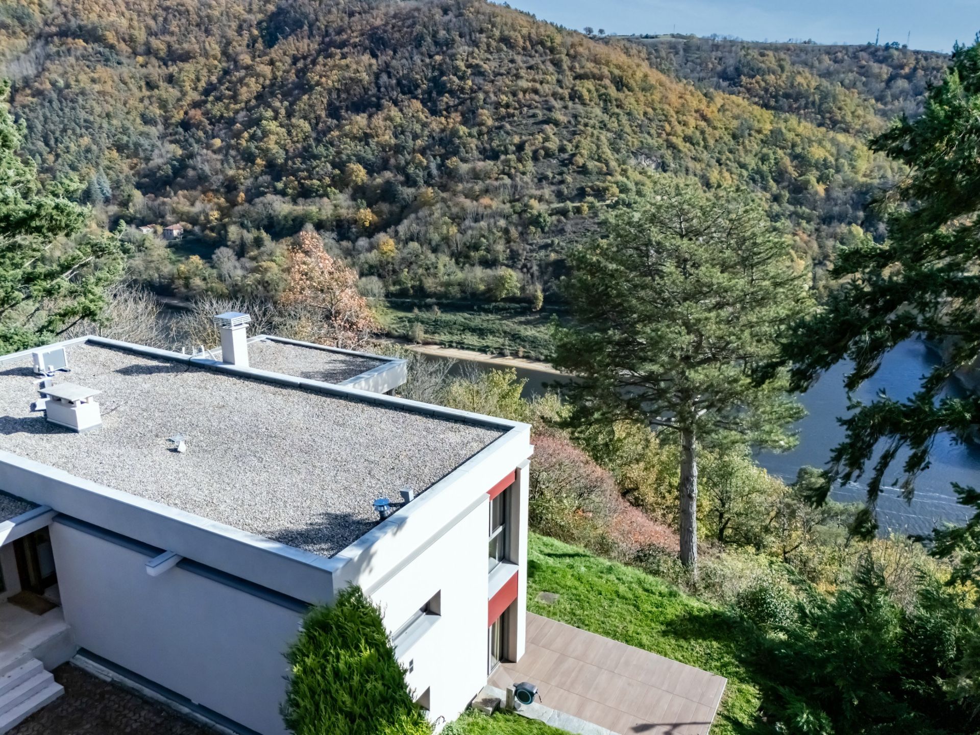 architect's house 8 Rooms for sale on ST VICTOR SUR LOIRE (42230)