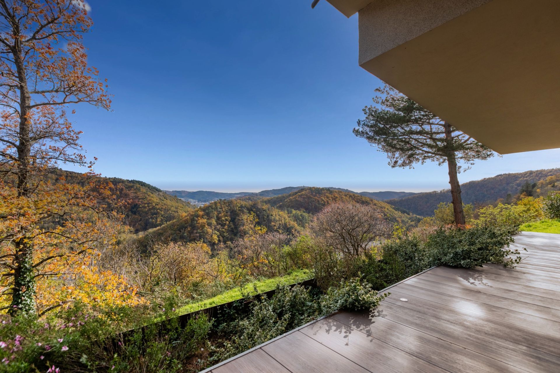 architect's house 8 Rooms for sale on CALOIRE (42240)