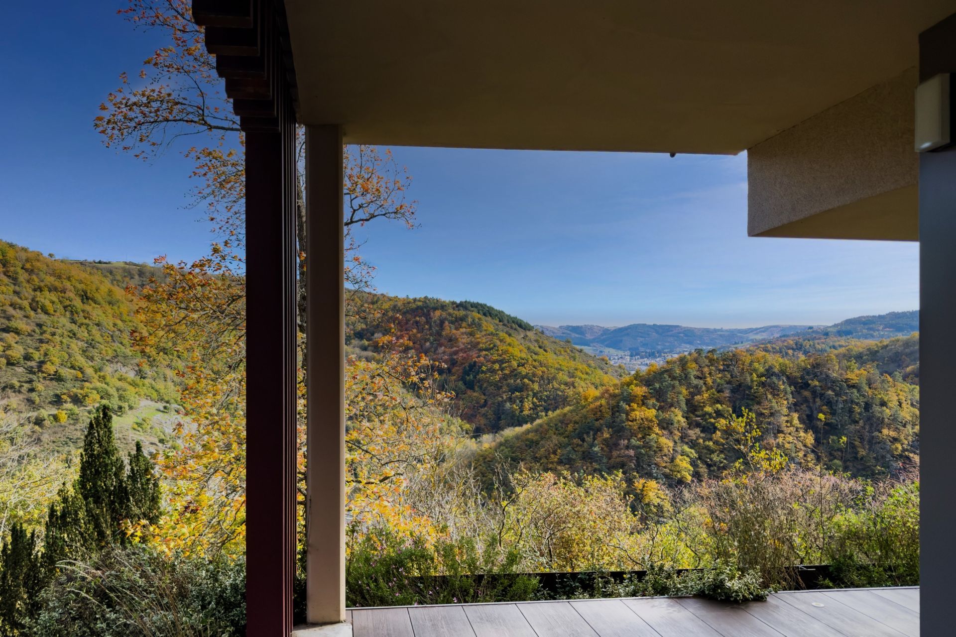 architect's house 8 Rooms for sale on CALOIRE (42240)