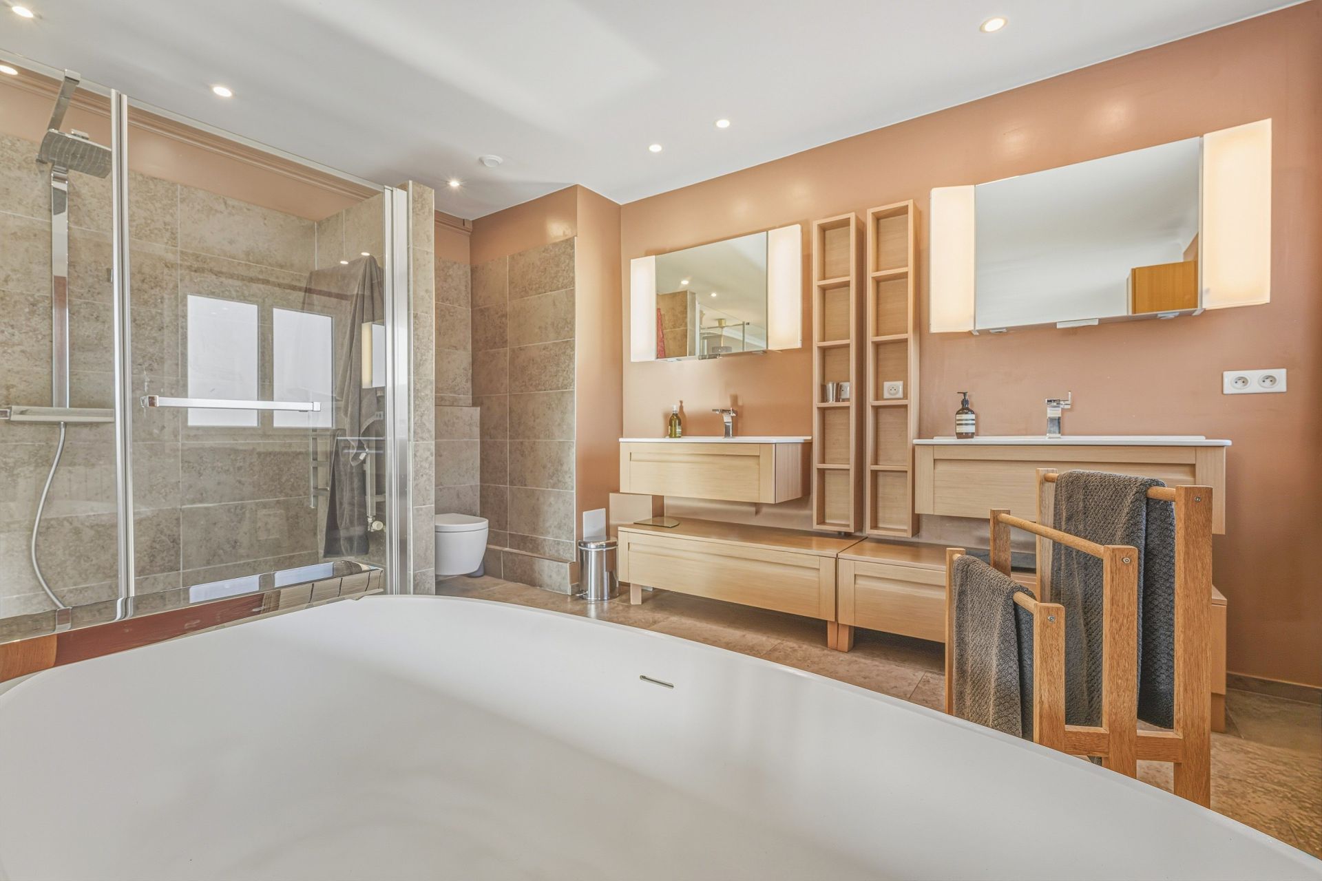 maison de luxe 11 Pièces en vente sur ST GENIS POUILLY (01630)