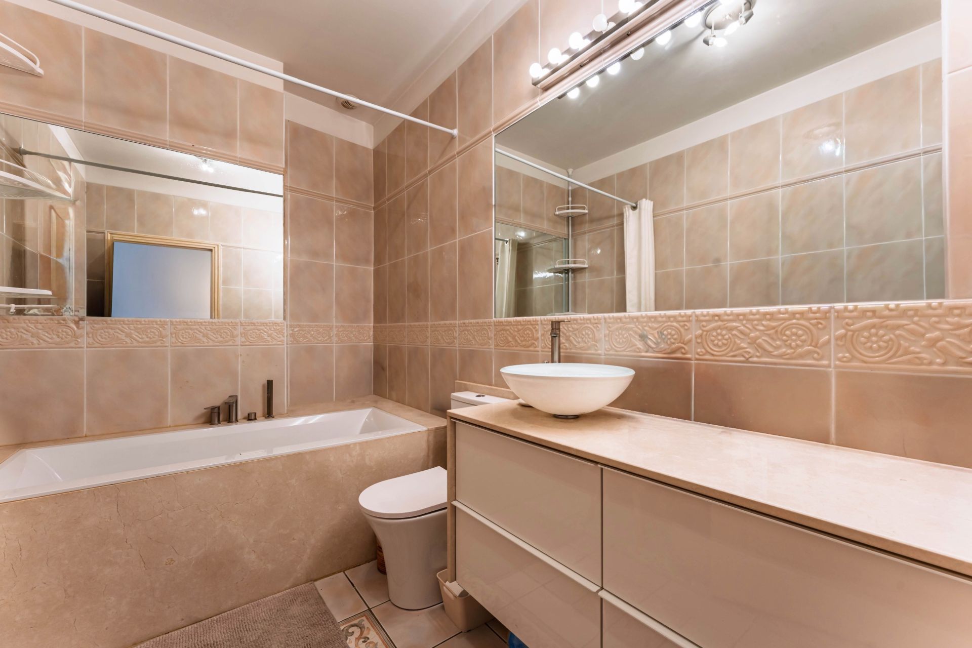 luxury apartment 4 Rooms for sale on MONTPELLIER (34000)