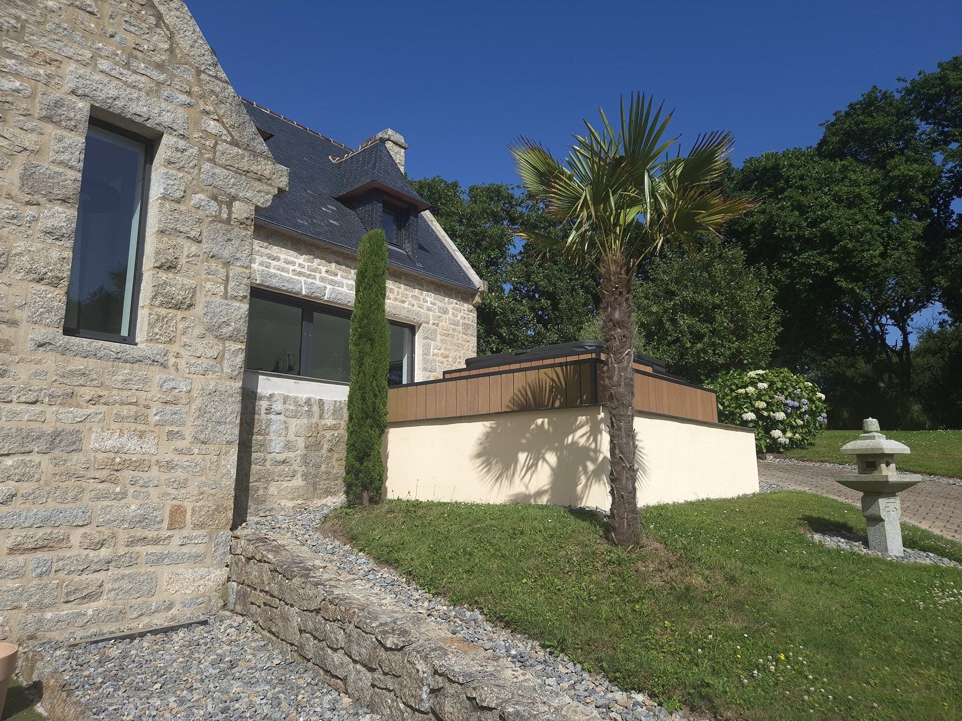 luxury house 8 Rooms for sale on BRELES (29810)