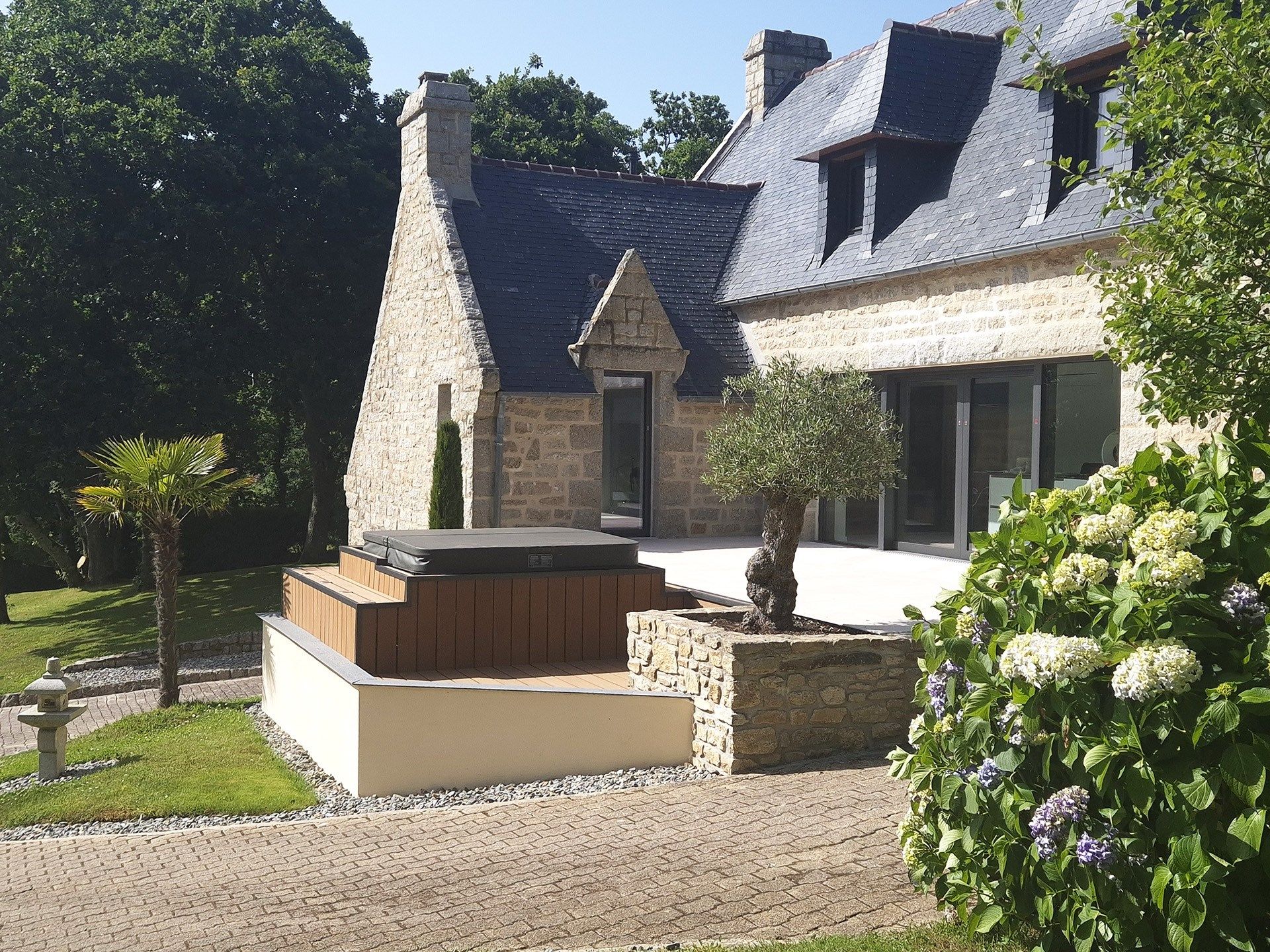 luxury house 8 Rooms for sale on BRELES (29810)