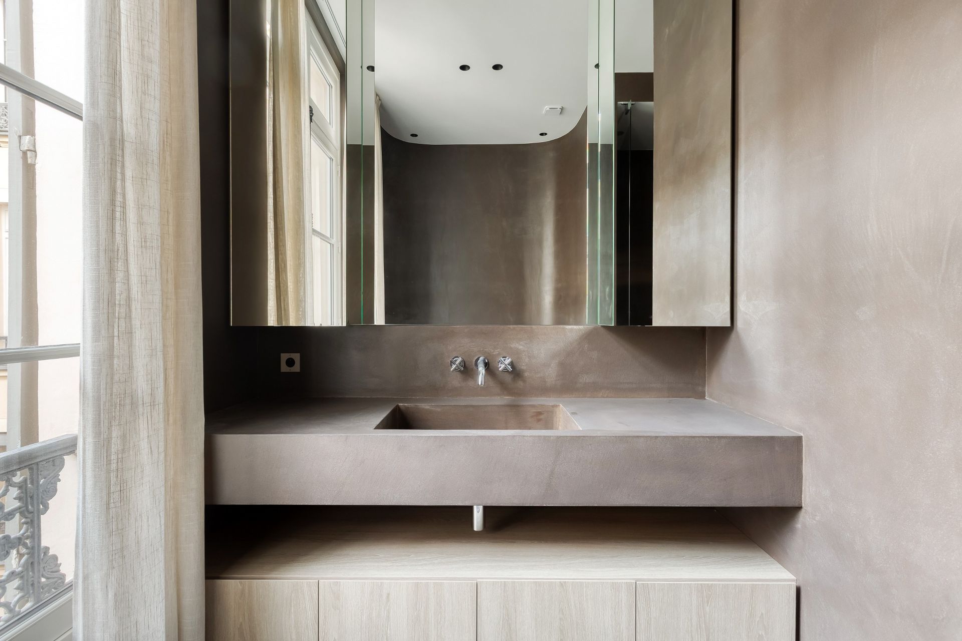 luxury apartment 5 Rooms for sale on PARIS (75007)