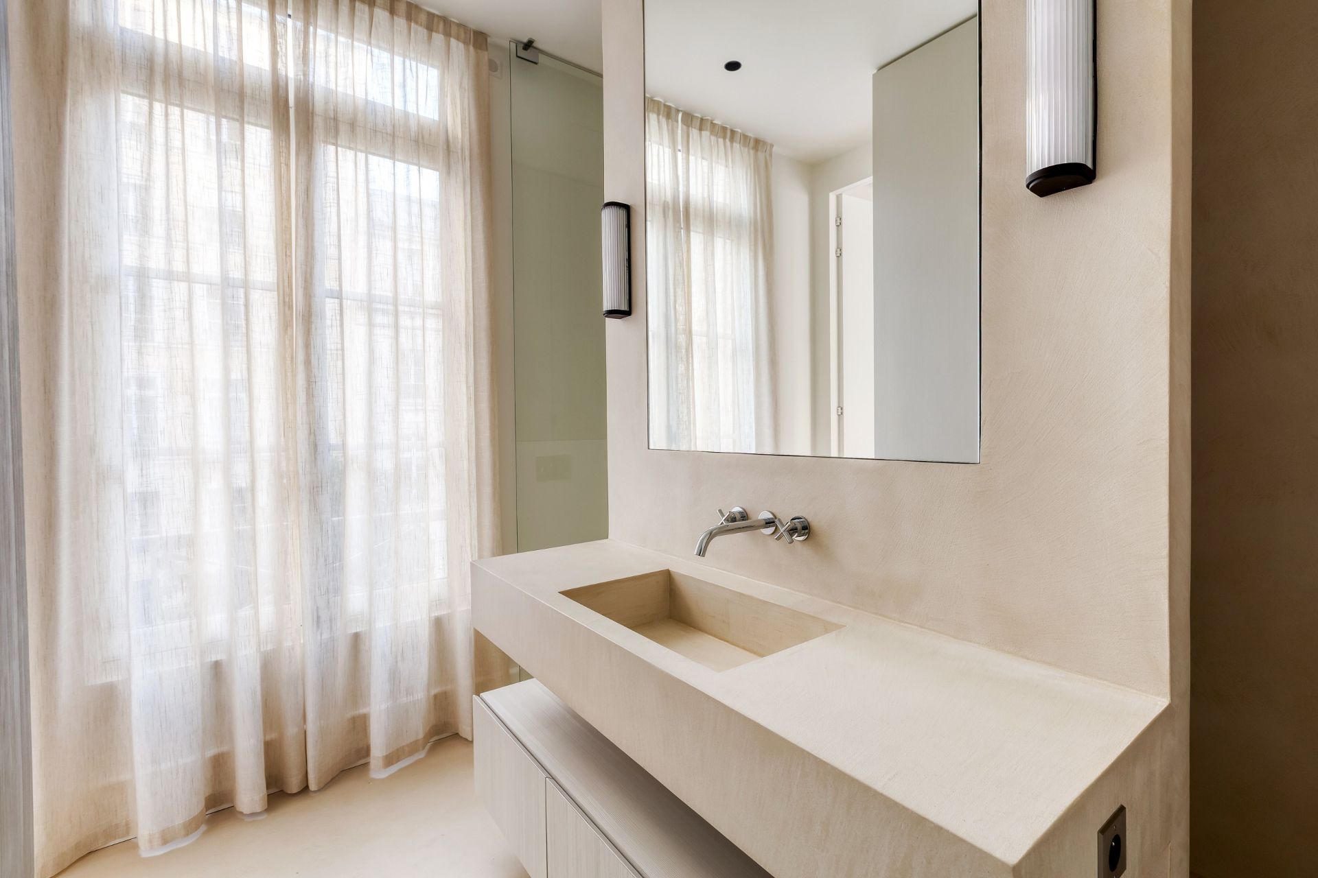 luxury apartment 5 Rooms for sale on PARIS (75007)