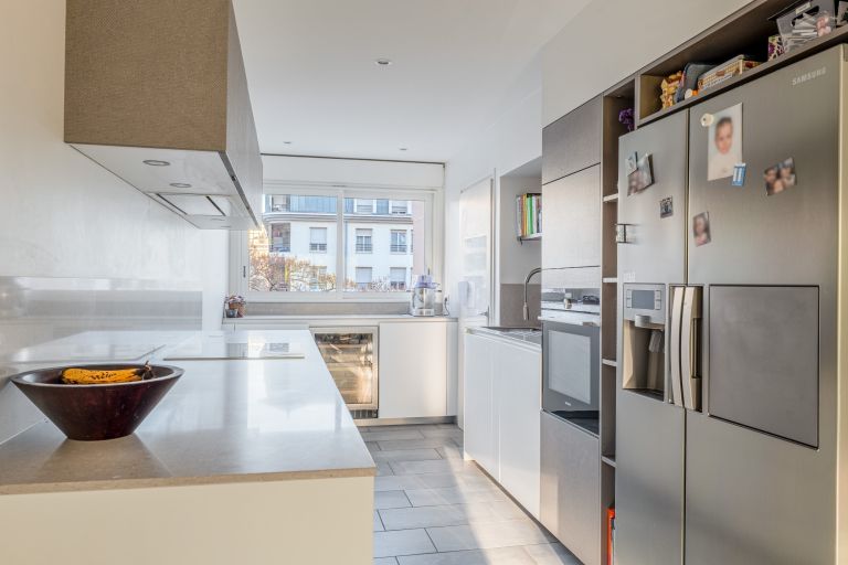 luxury apartment 5 Rooms for sale on LYON (69006)