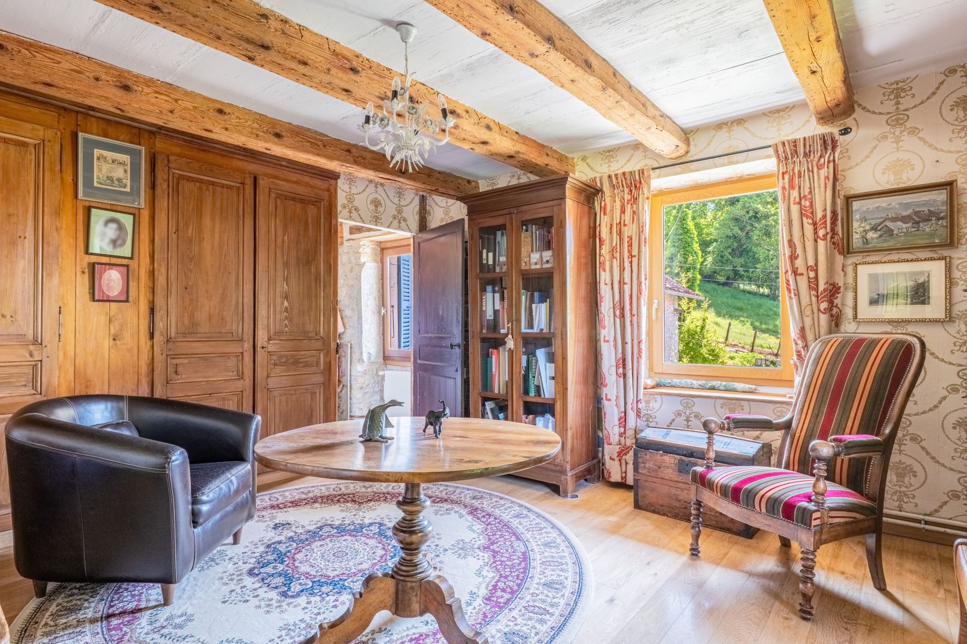 luxury house 8 Rooms for sale on MORESTEL (38510)