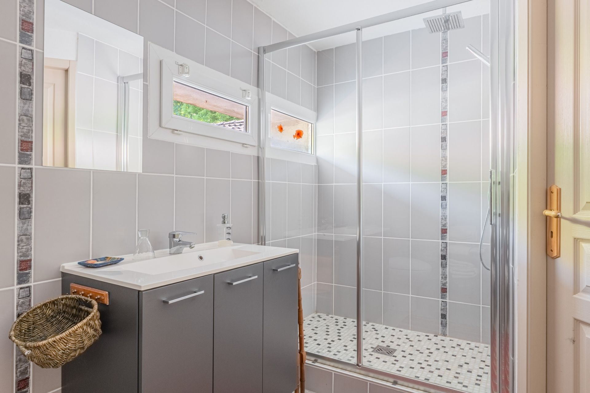 luxury house 8 Rooms for sale on MORESTEL (38510)