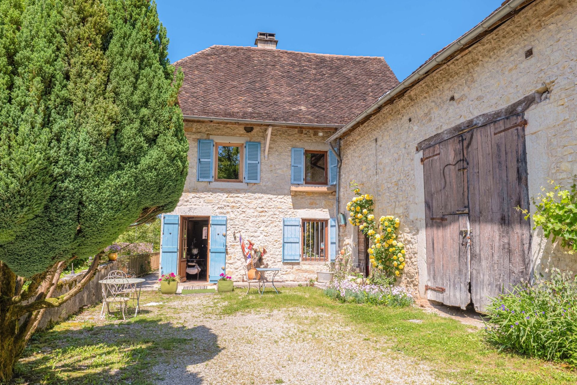 luxury house 8 Rooms for sale on MORESTEL (38510)