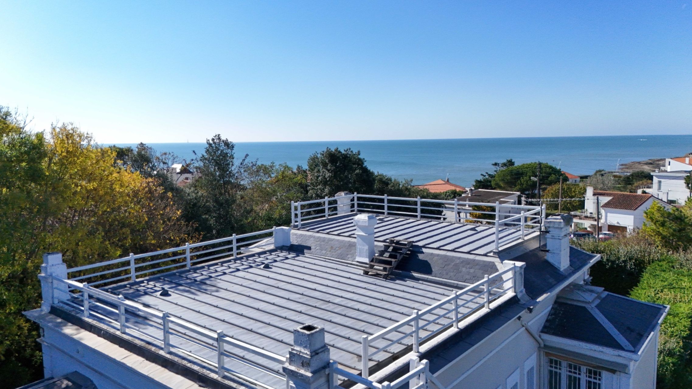 luxury villa 8 Rooms for sale on VAUX SUR MER (17640)