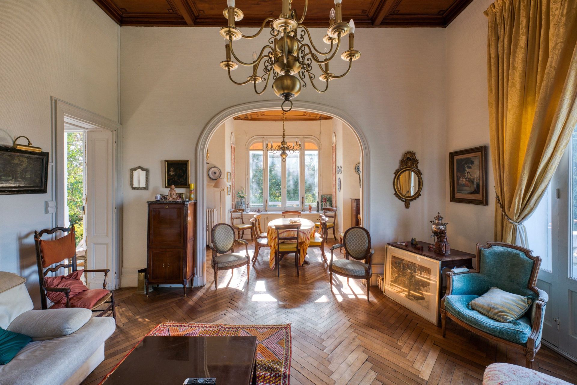 luxury villa 8 Rooms for sale on VAUX SUR MER (17640)