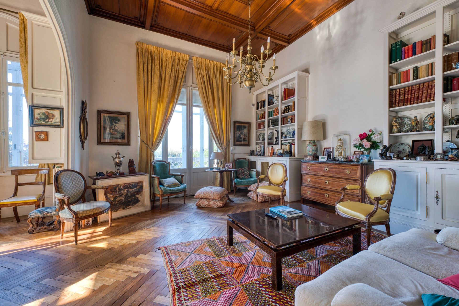 luxury villa 8 Rooms for sale on VAUX SUR MER (17640)