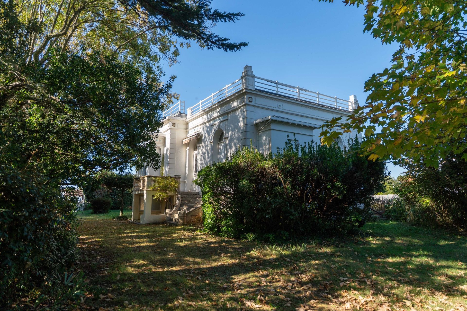 luxury villa 8 Rooms for sale on VAUX SUR MER (17640)