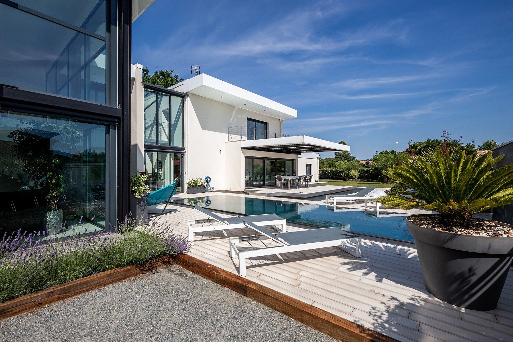 luxury house 10 Rooms for sale on BORDEAUX (33000)