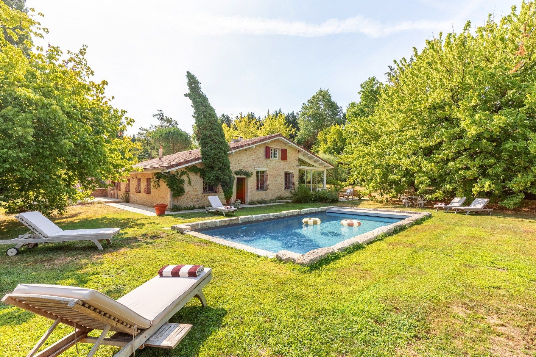 luxury house 7 Rooms for sale on BORDEAUX (33000)