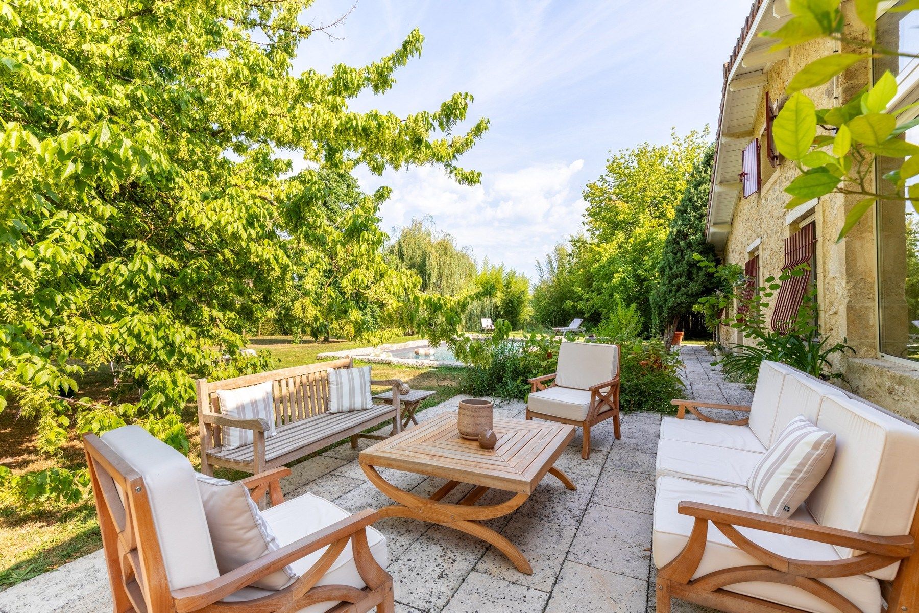 luxury house 7 Rooms for sale on BORDEAUX (33000)