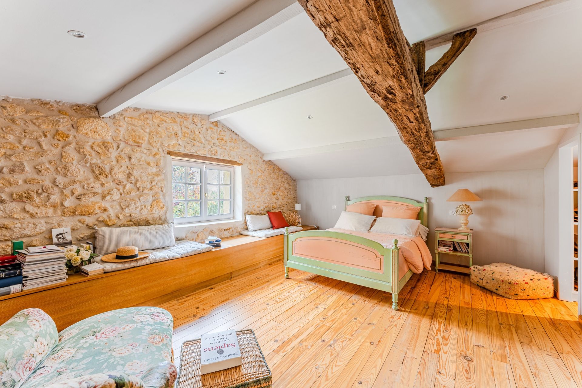 luxury house 7 Rooms for sale on BORDEAUX (33000)